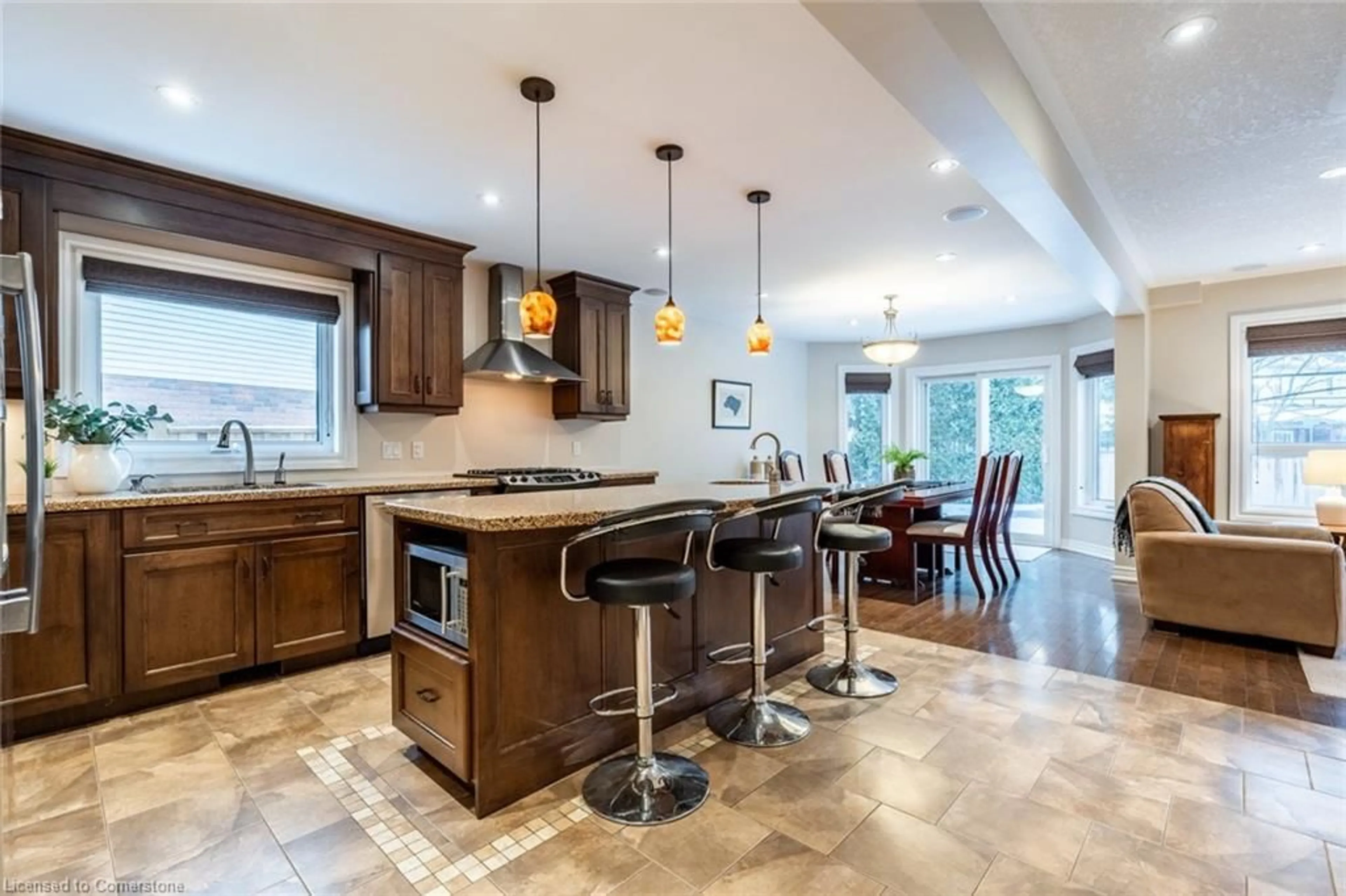 Open concept kitchen, ceramic/tile floor for 75 Chatsworth Cres, Waterdown Ontario L8B 0N7