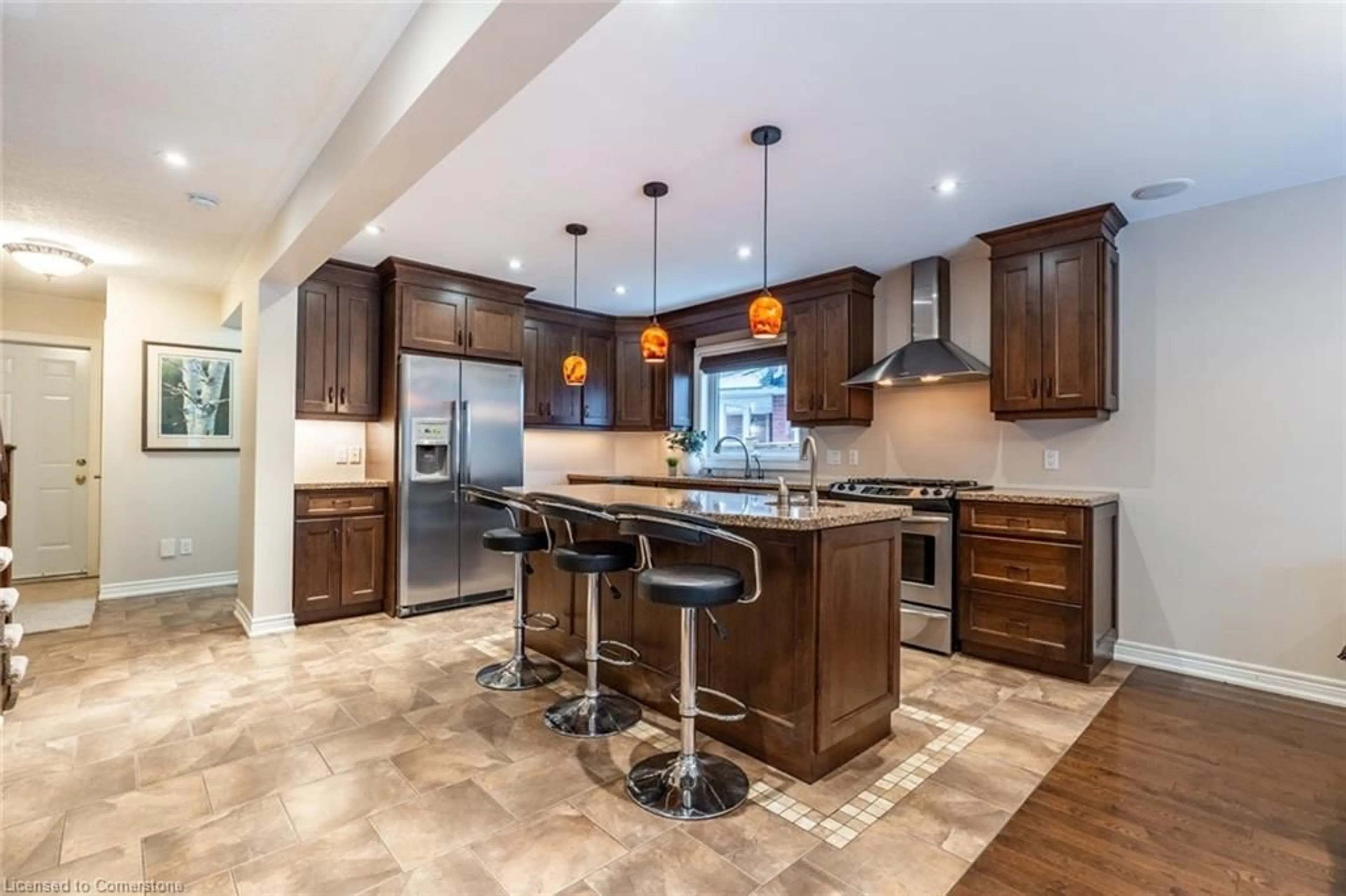 Open concept kitchen, ceramic/tile floor for 75 Chatsworth Cres, Waterdown Ontario L8B 0N7