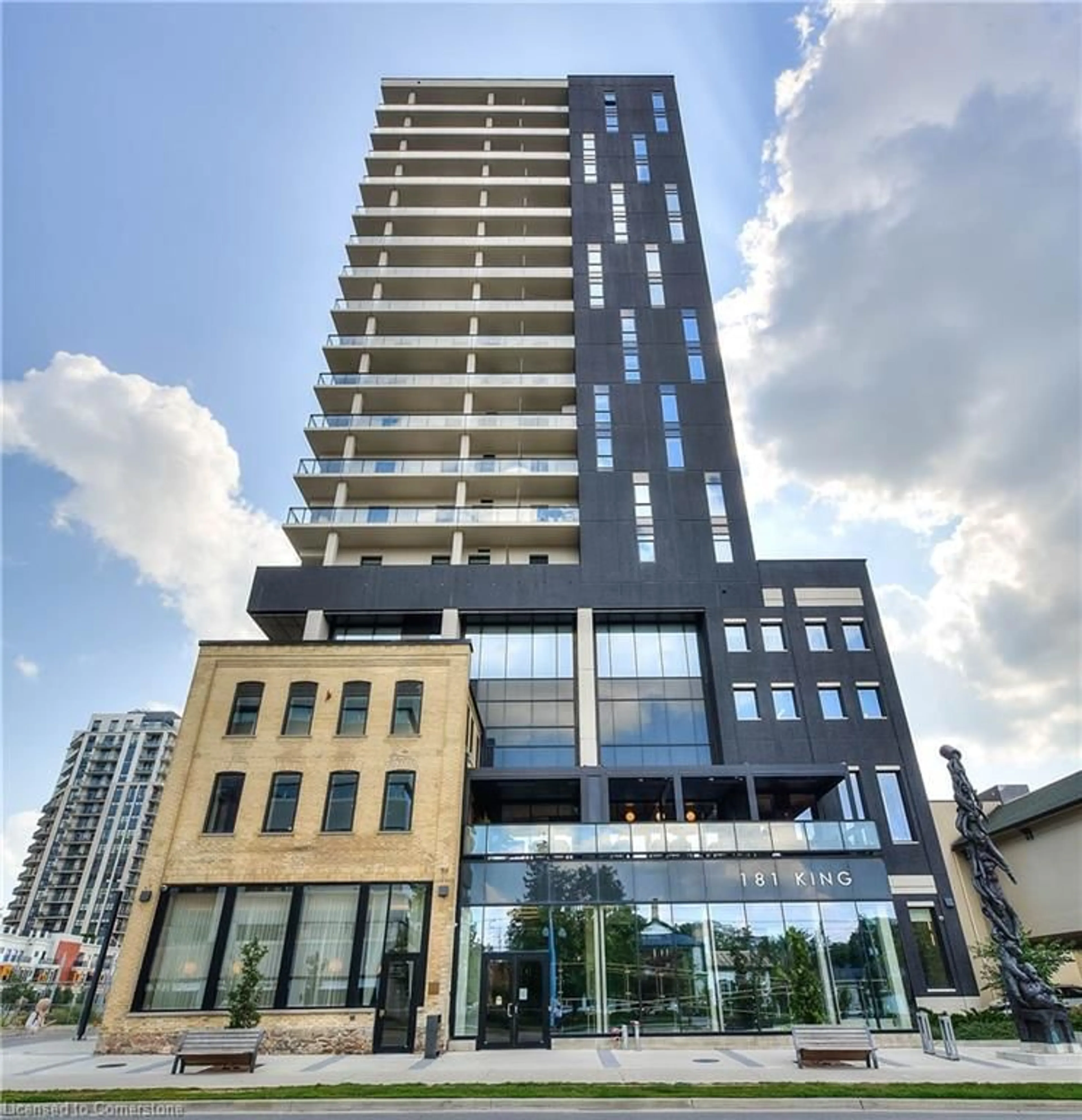 Indoor foyer for 181 King St #1701, Waterloo Ontario N2J 0E7