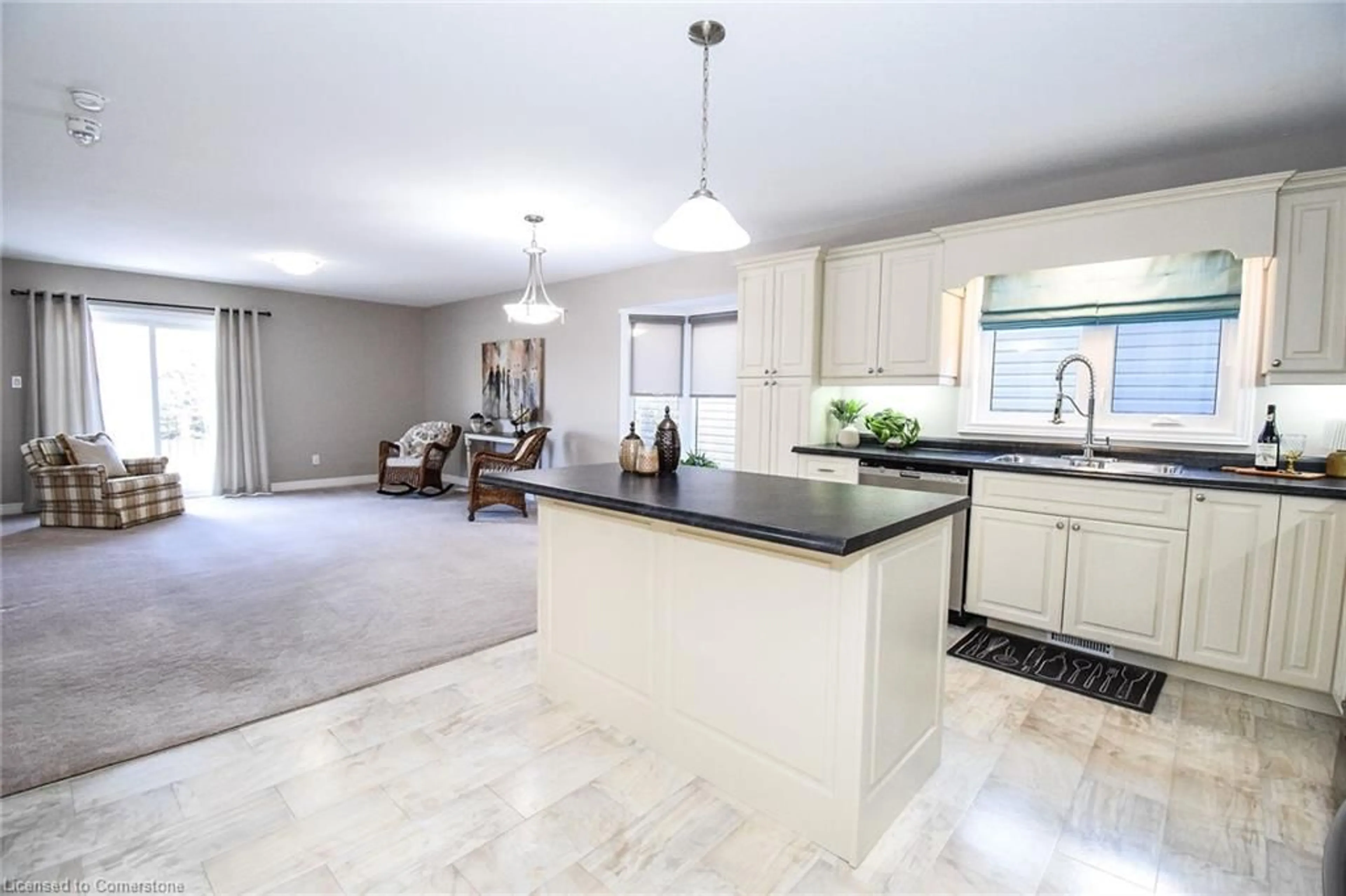 Open concept kitchen, ceramic/tile floor for 401 Pine St, Dunnville Ontario N1A 2L7