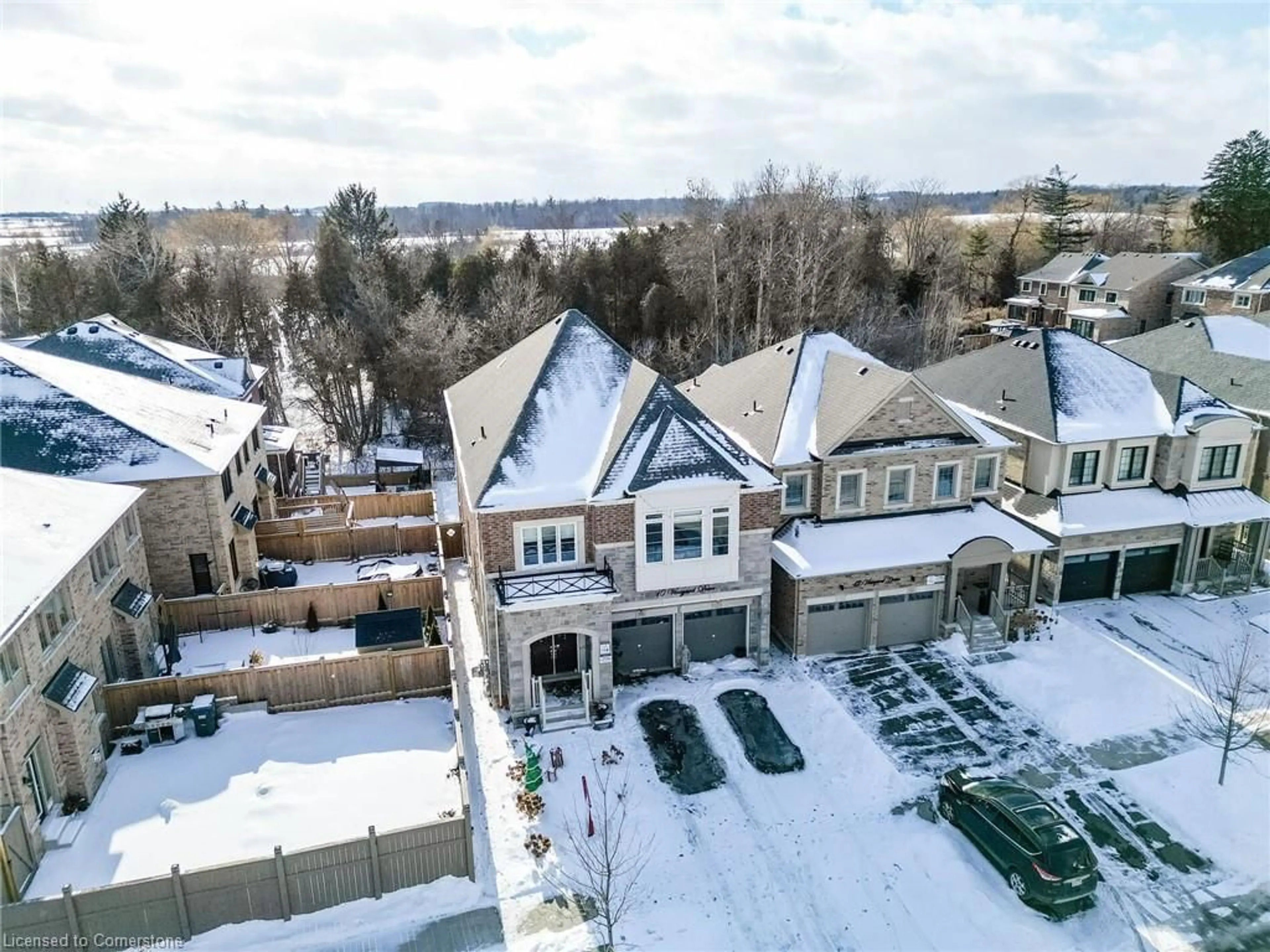 A pic from outside/outdoor area/front of a property/back of a property/a pic from drone, water/lake/river/ocean view for 10 Vineyard Drive, Brampton Ontario L6Y 2A5