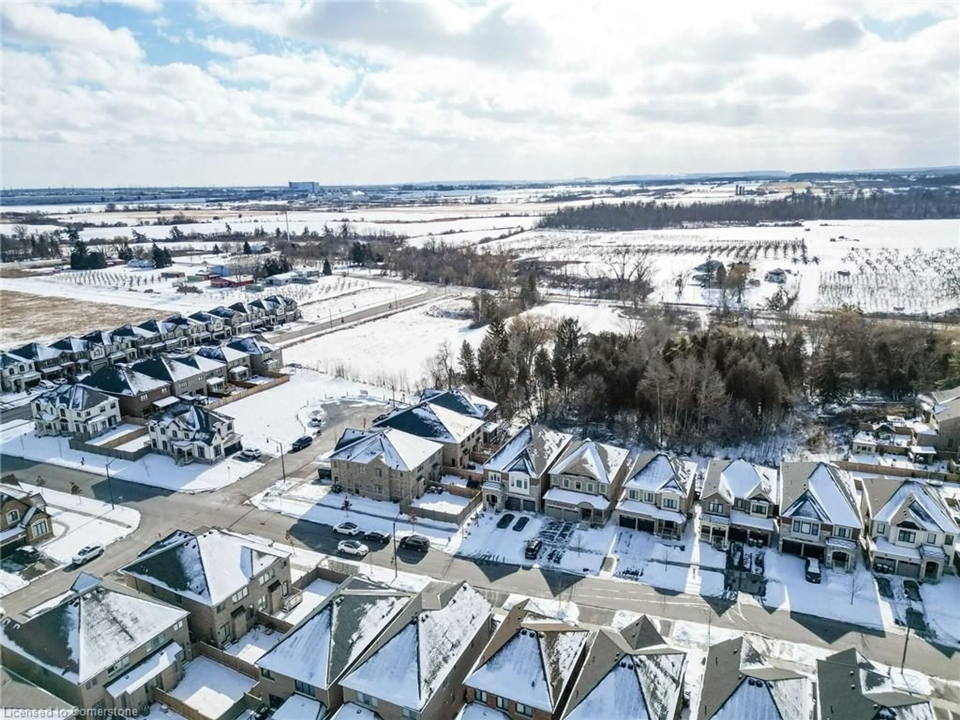 A pic from outside/outdoor area/front of a property/back of a property/a pic from drone, unknown for 10 Vineyard Drive, Brampton Ontario L6Y 2A5