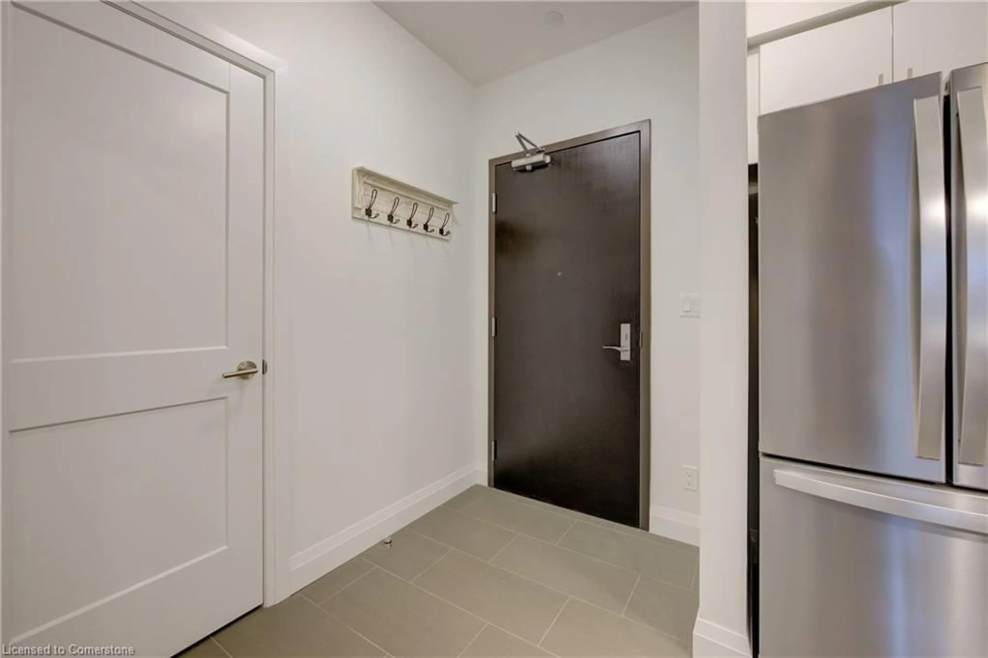 Indoor foyer for 399 Queen St #413, Kitchener Ontario N2G 0C4