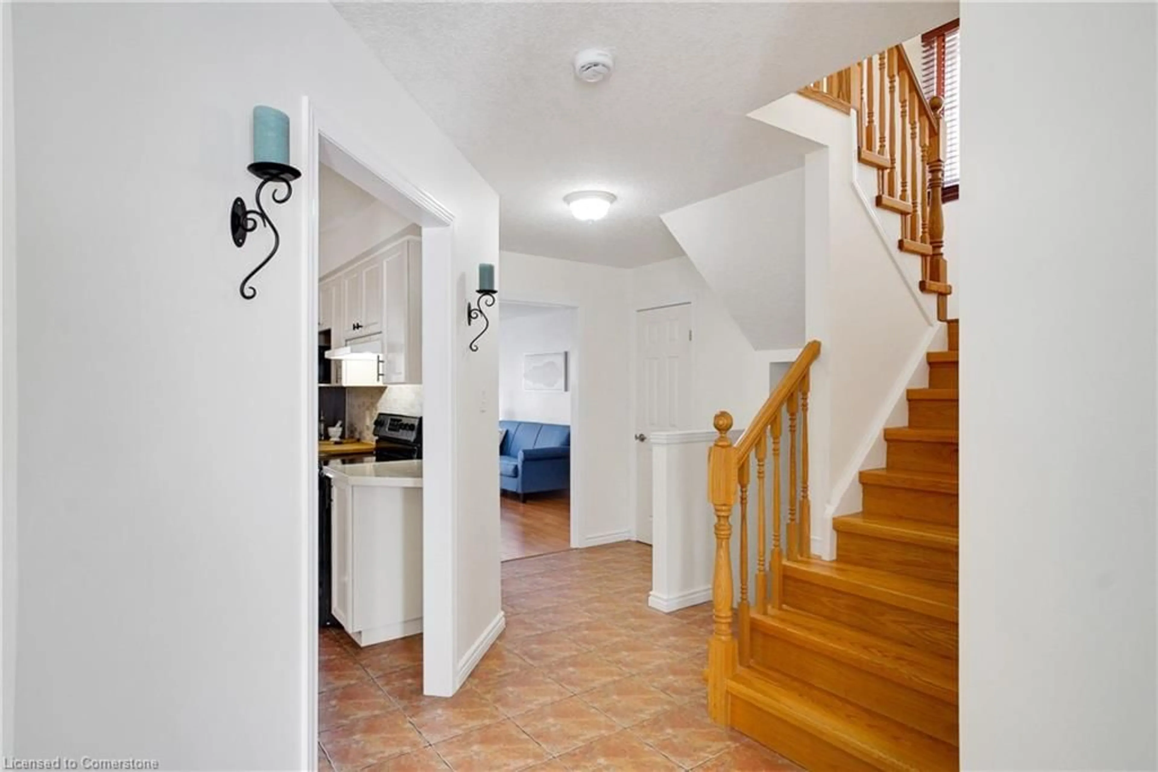 Indoor foyer for 39 Honey St, Cambridge Ontario N1T 2C9