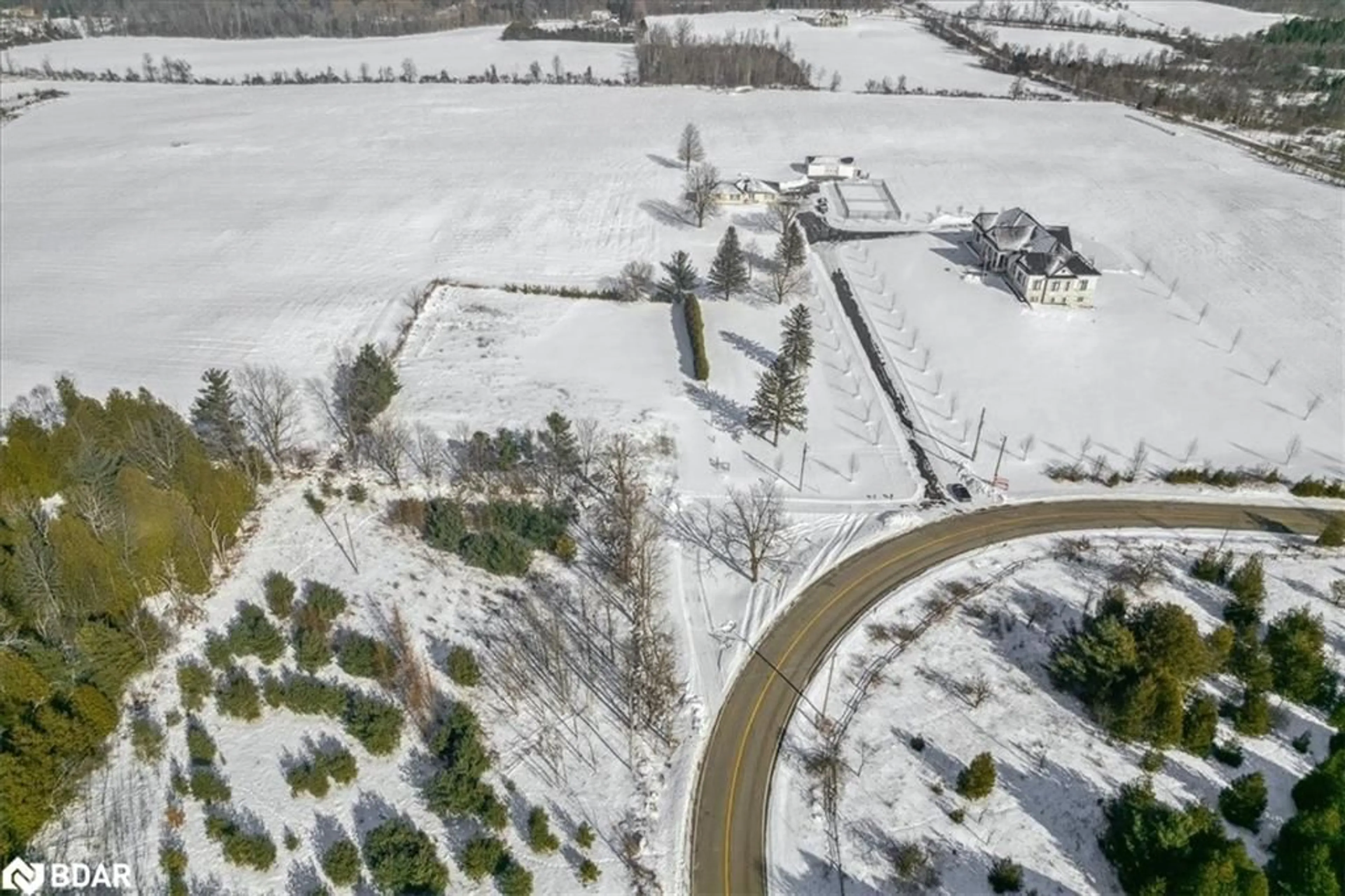 A pic from outside/outdoor area/front of a property/back of a property/a pic from drone, unknown for 5165 15 Side Rd, Milton Ontario L9E 0C8