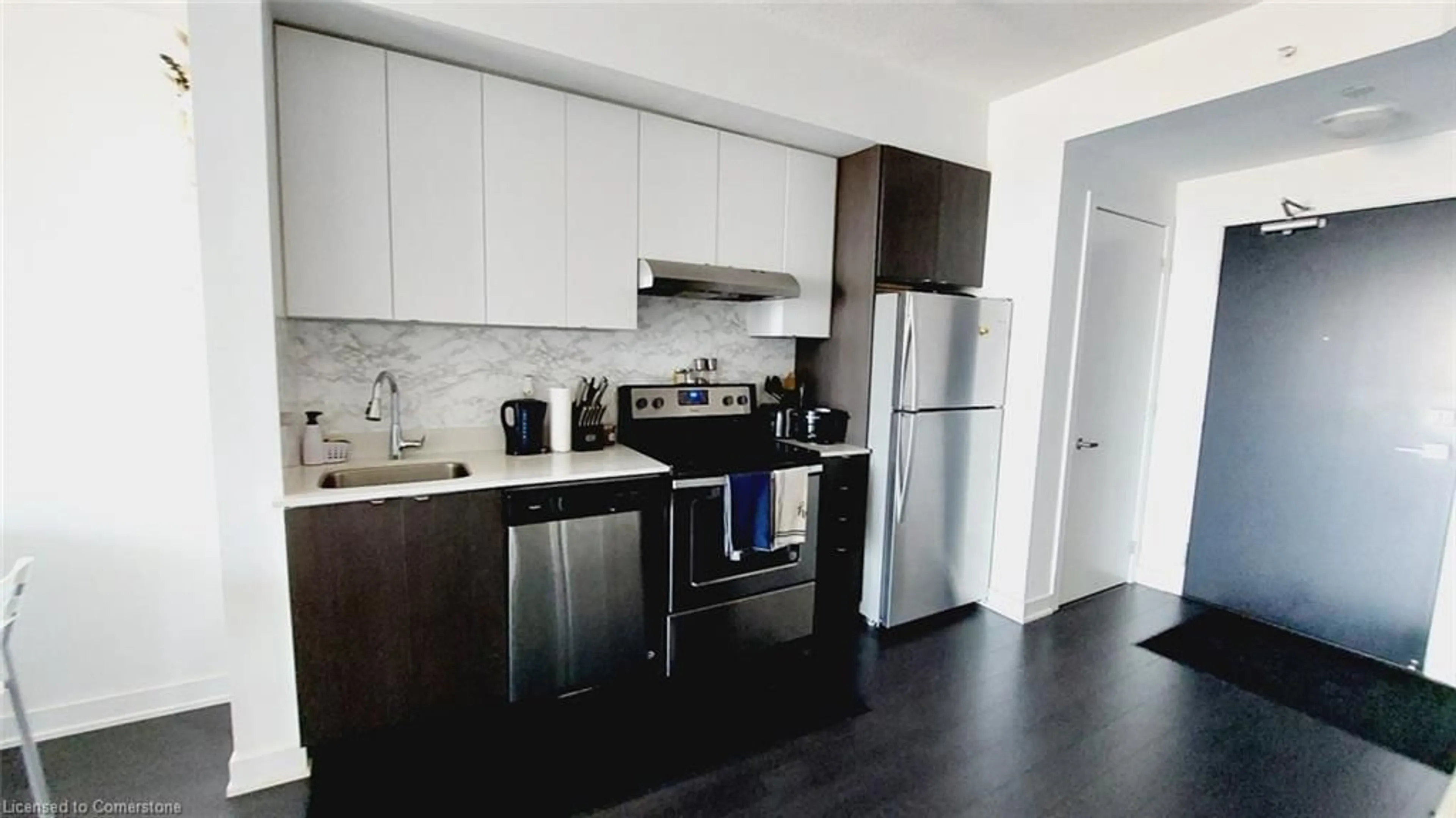 Standard kitchen, wood/laminate floor for 5260 Dundas St #C319, Burlington Ontario L7L 0J7