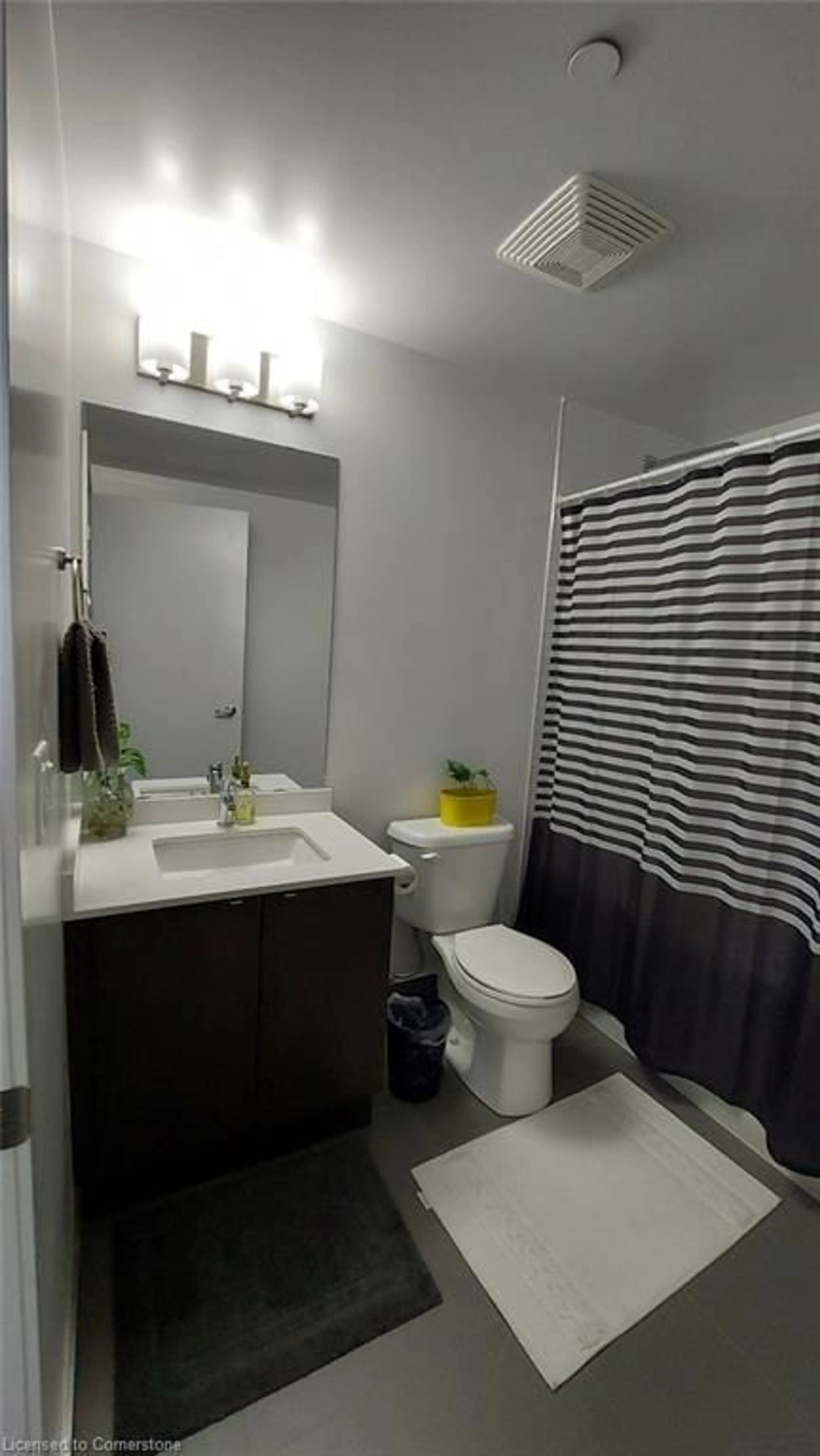 Standard bathroom, unknown for 5260 Dundas St #C319, Burlington Ontario L7L 0J7