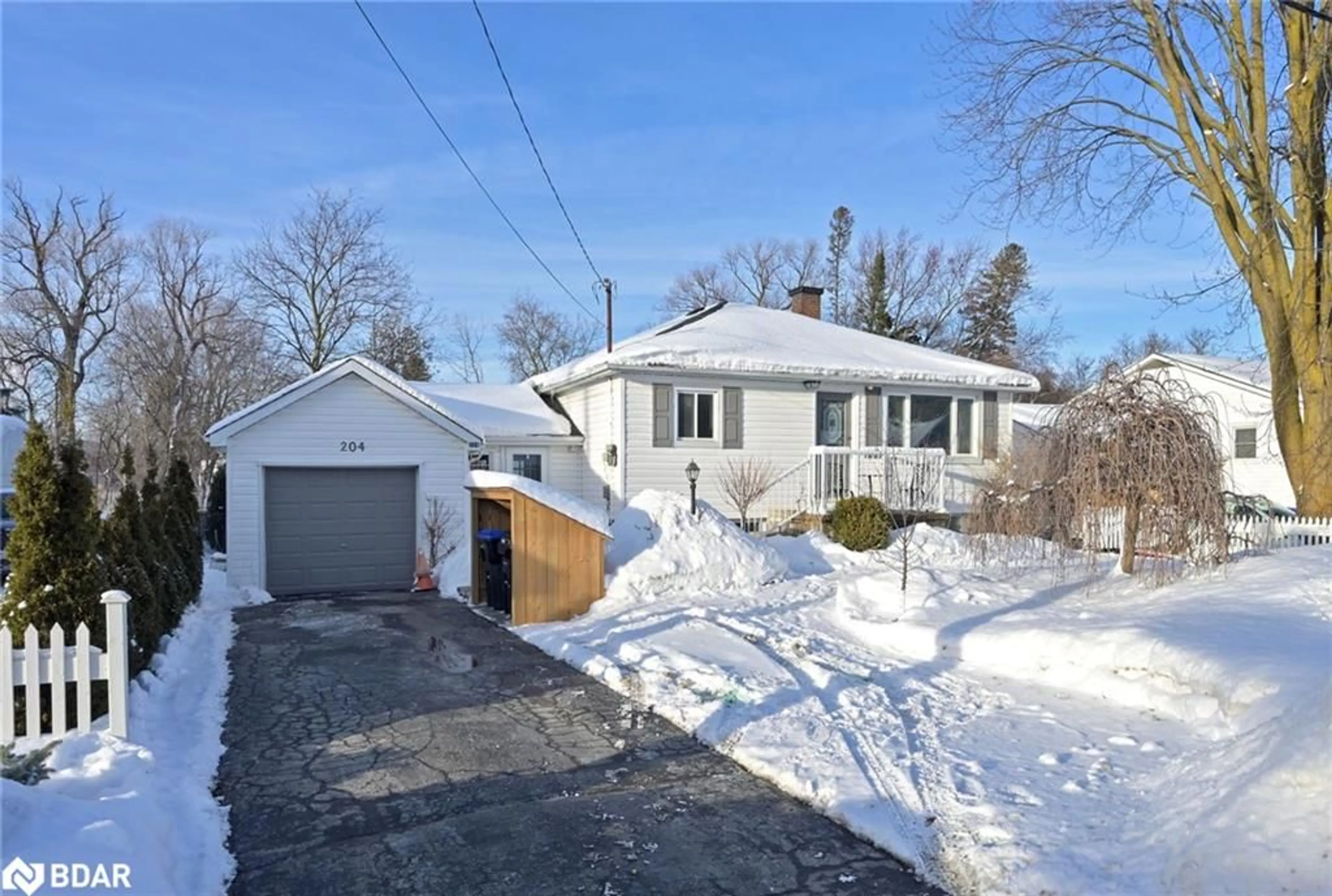 A pic from outside/outdoor area/front of a property/back of a property/a pic from drone, street for 204 Brock St, Stayner Ontario L0M 1S0