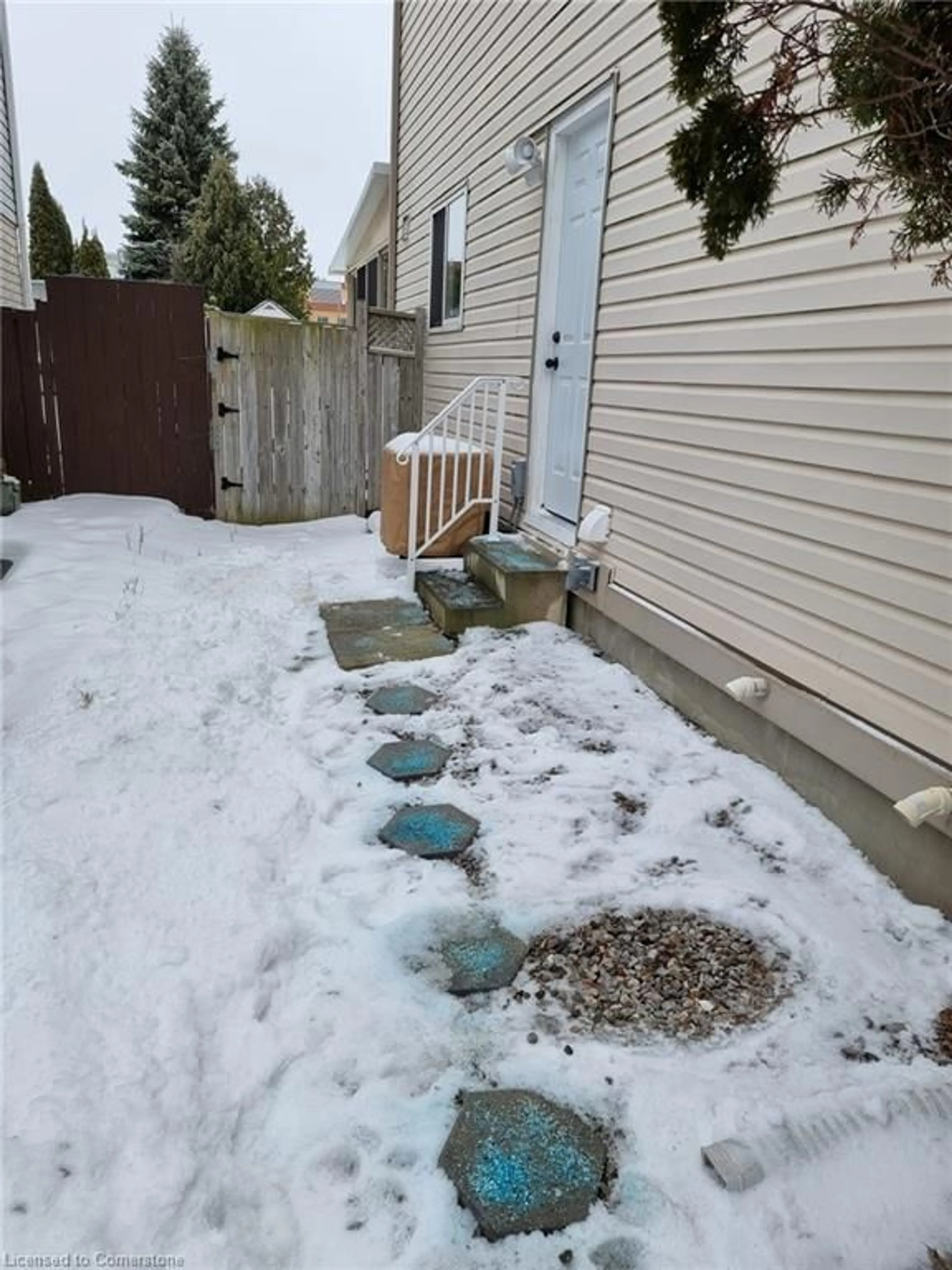 Patio, street for 24 Crawford Cres, Cambridge Ontario N1T 1X7