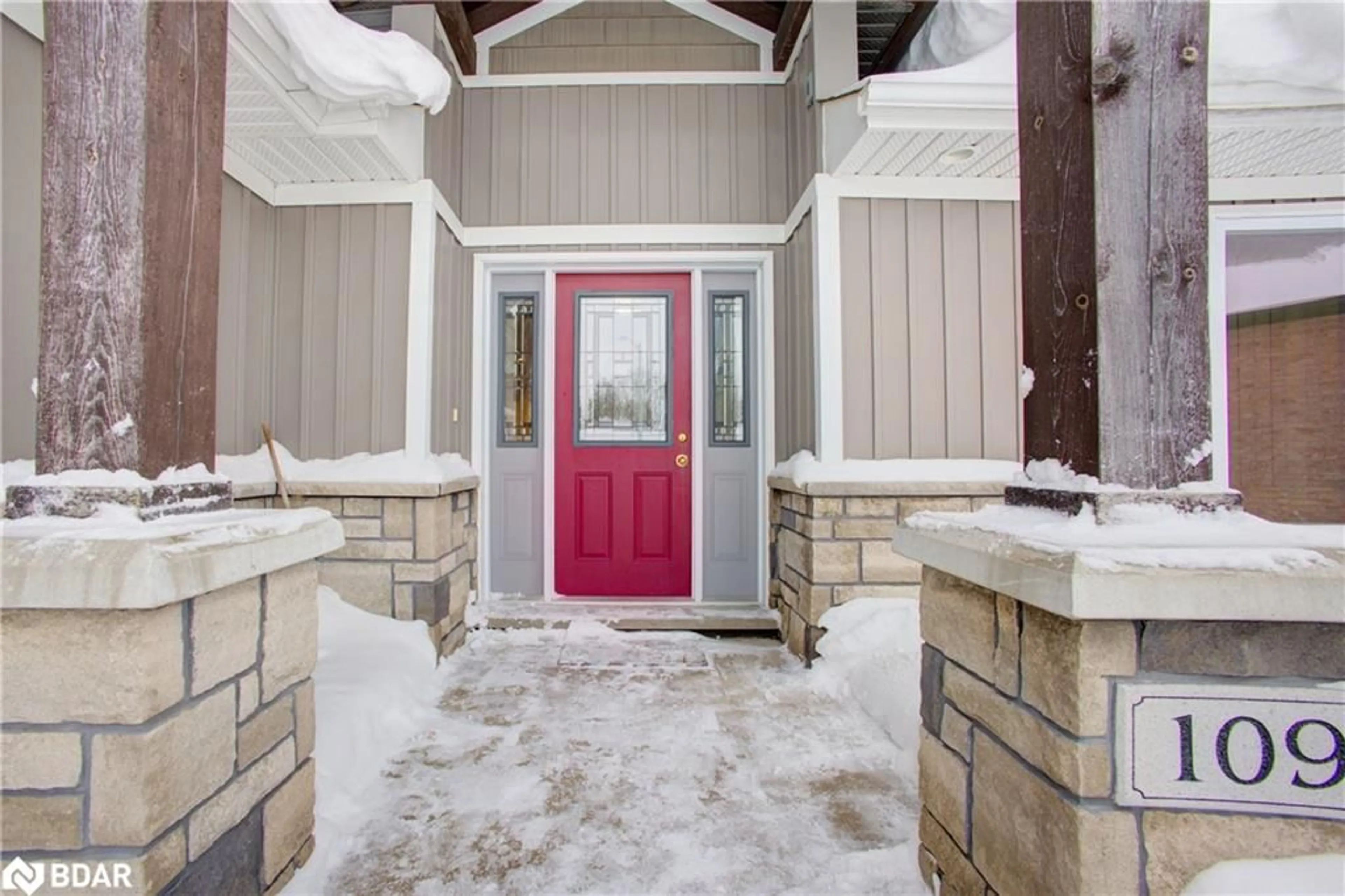 Indoor entryway for 109 Tuffy Macdougall Court Crt, Harriston Ontario N0G 1Z0