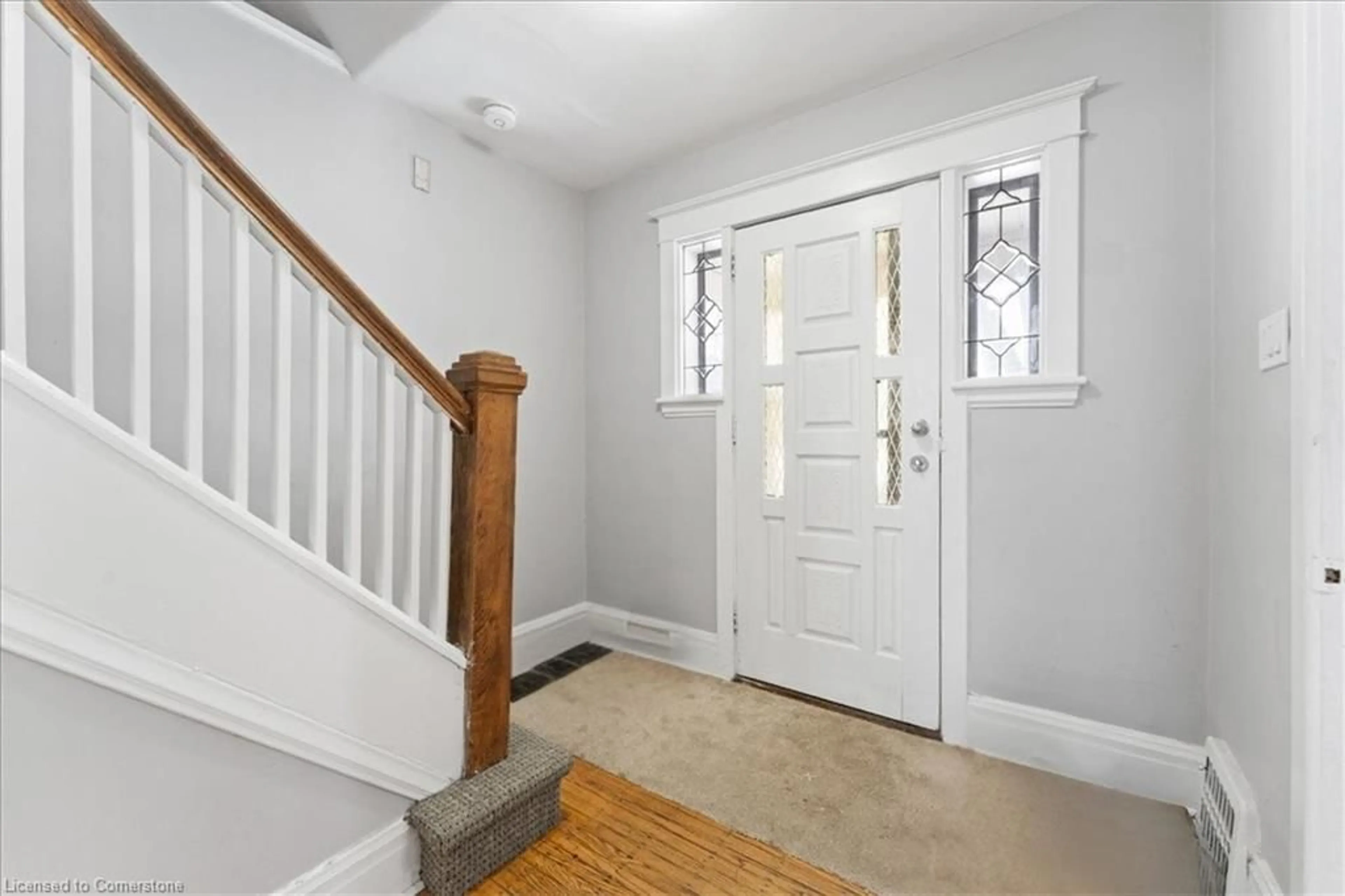 Indoor foyer for 38 Arnold St, Hamilton Ontario L8S 1R4