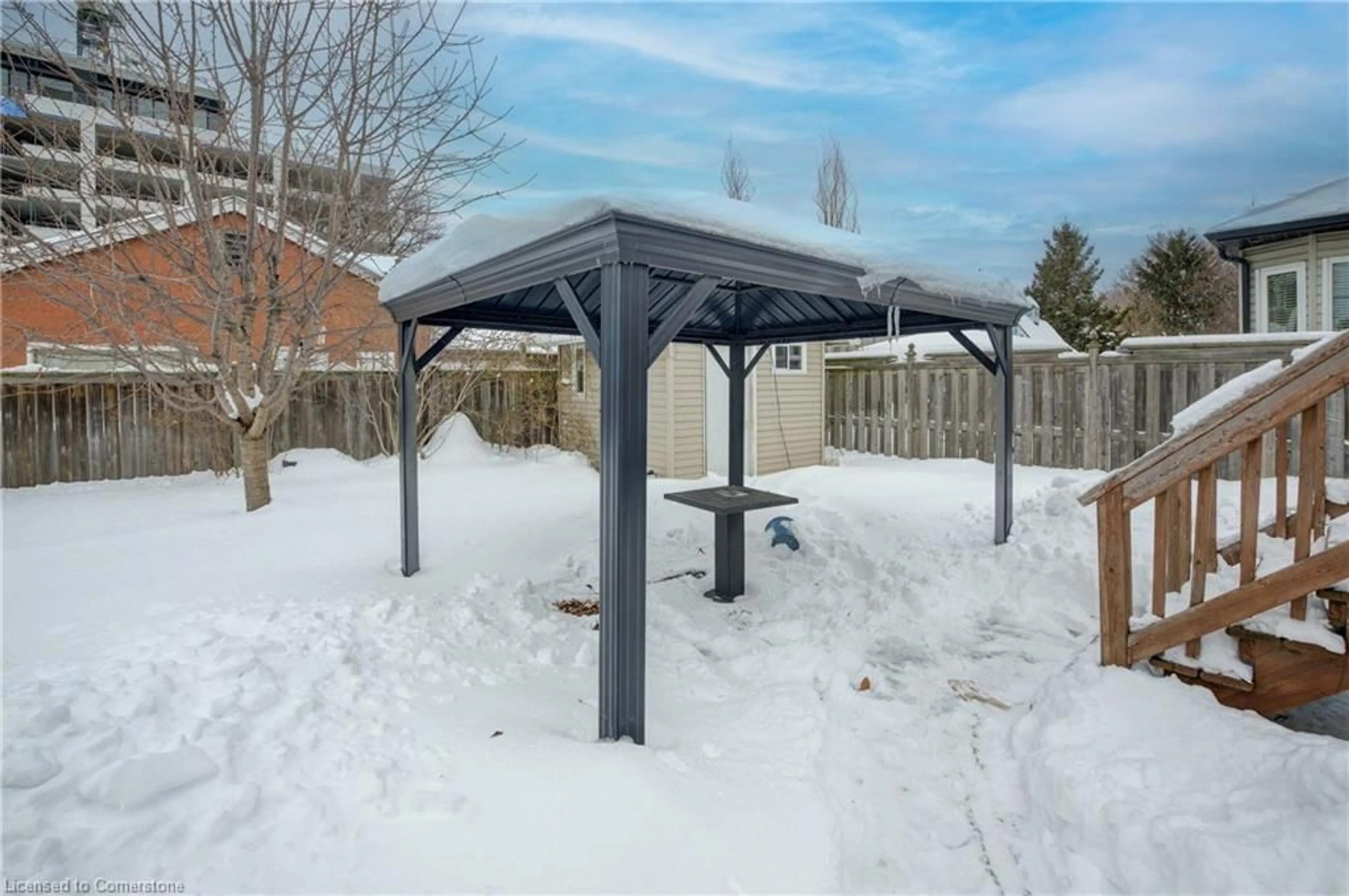 Patio, street for 114 East 11th St, Hamilton Ontario L9A 3T4