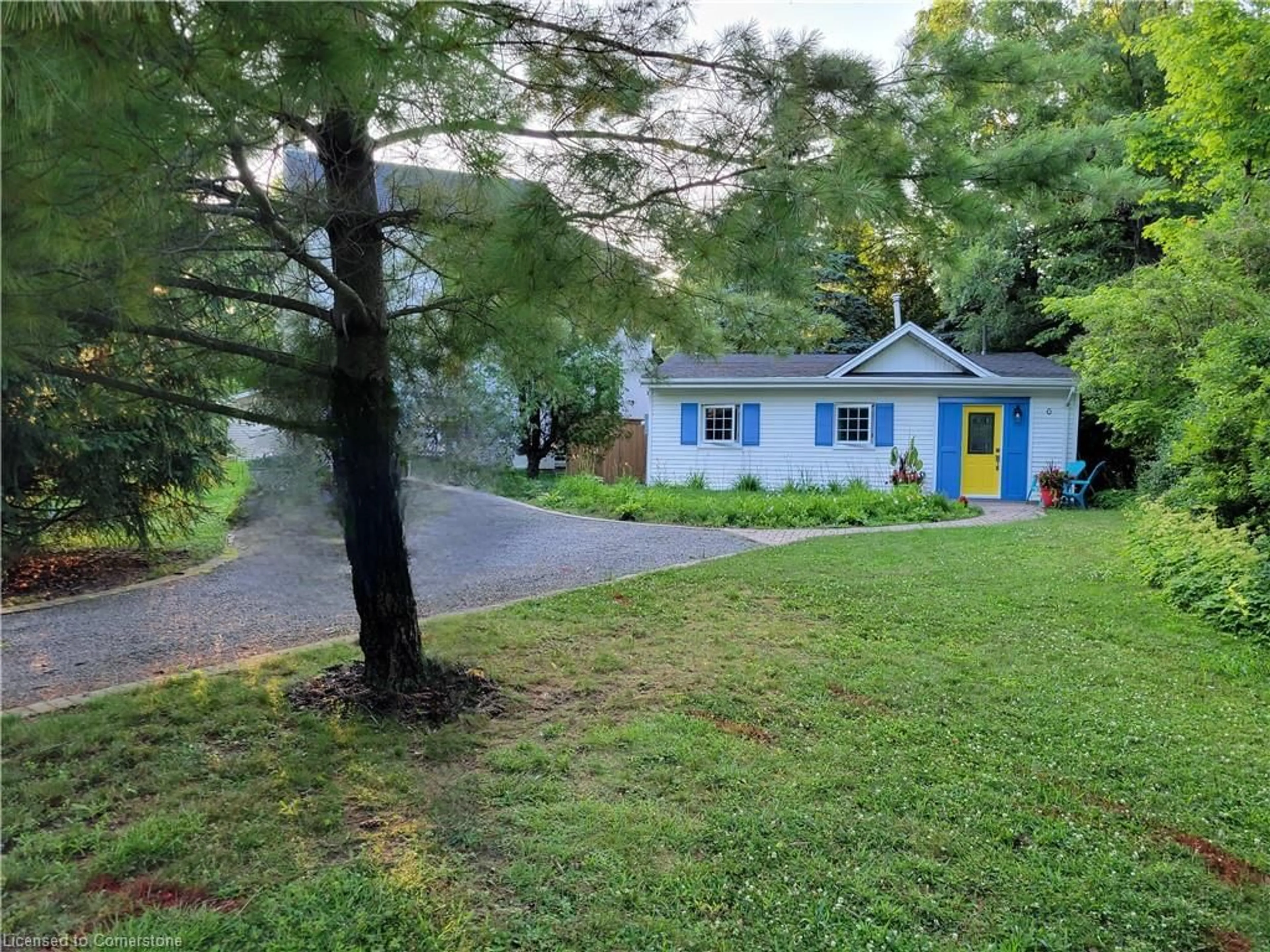 A pic from outside/outdoor area/front of a property/back of a property/a pic from drone, street for 6 Circle St, Niagara-on-the-Lake Ontario L0S 1J0