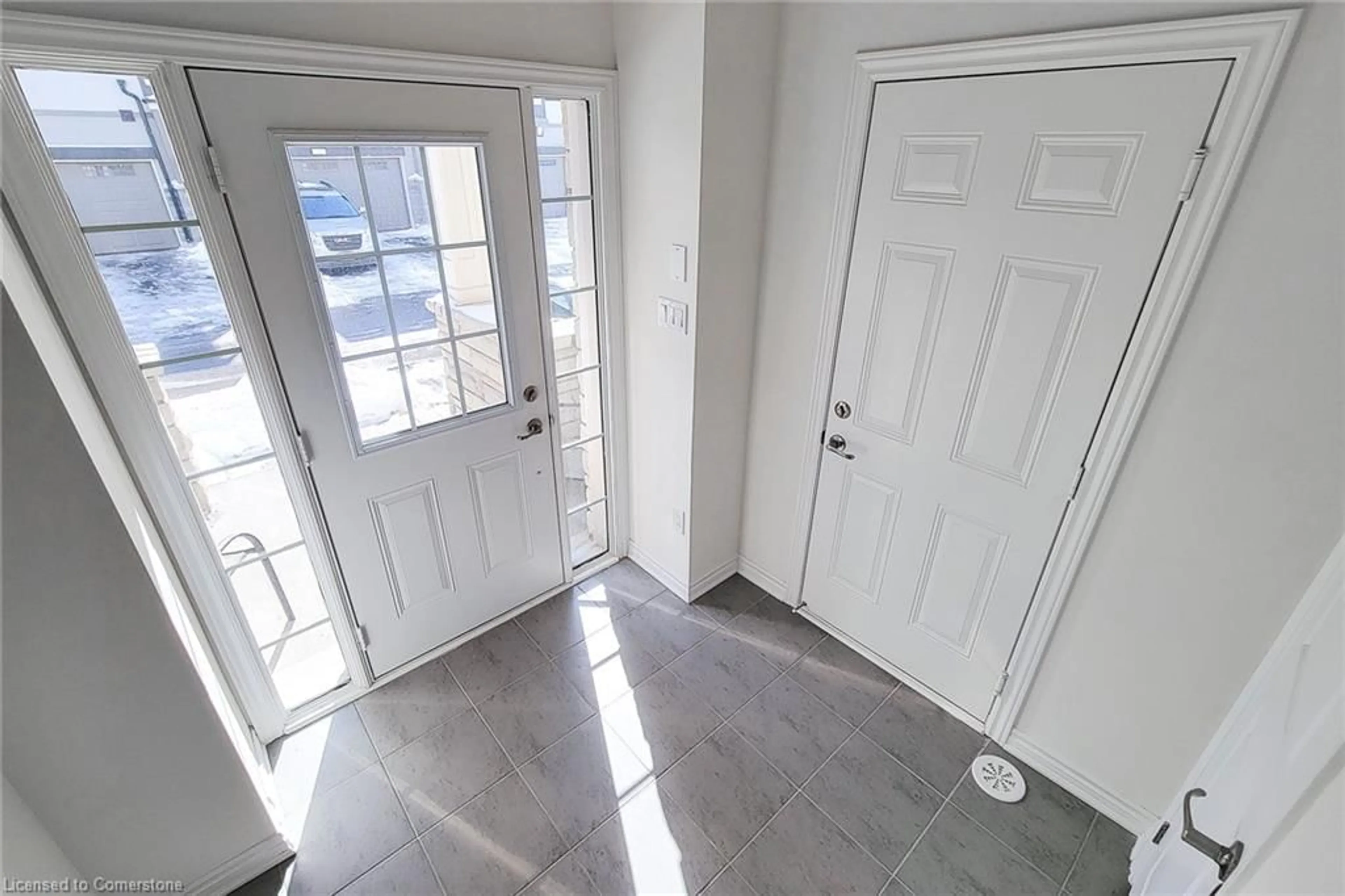 Indoor entryway for 305 Garner Rd #9, Ancaster Ontario L9G 3K9