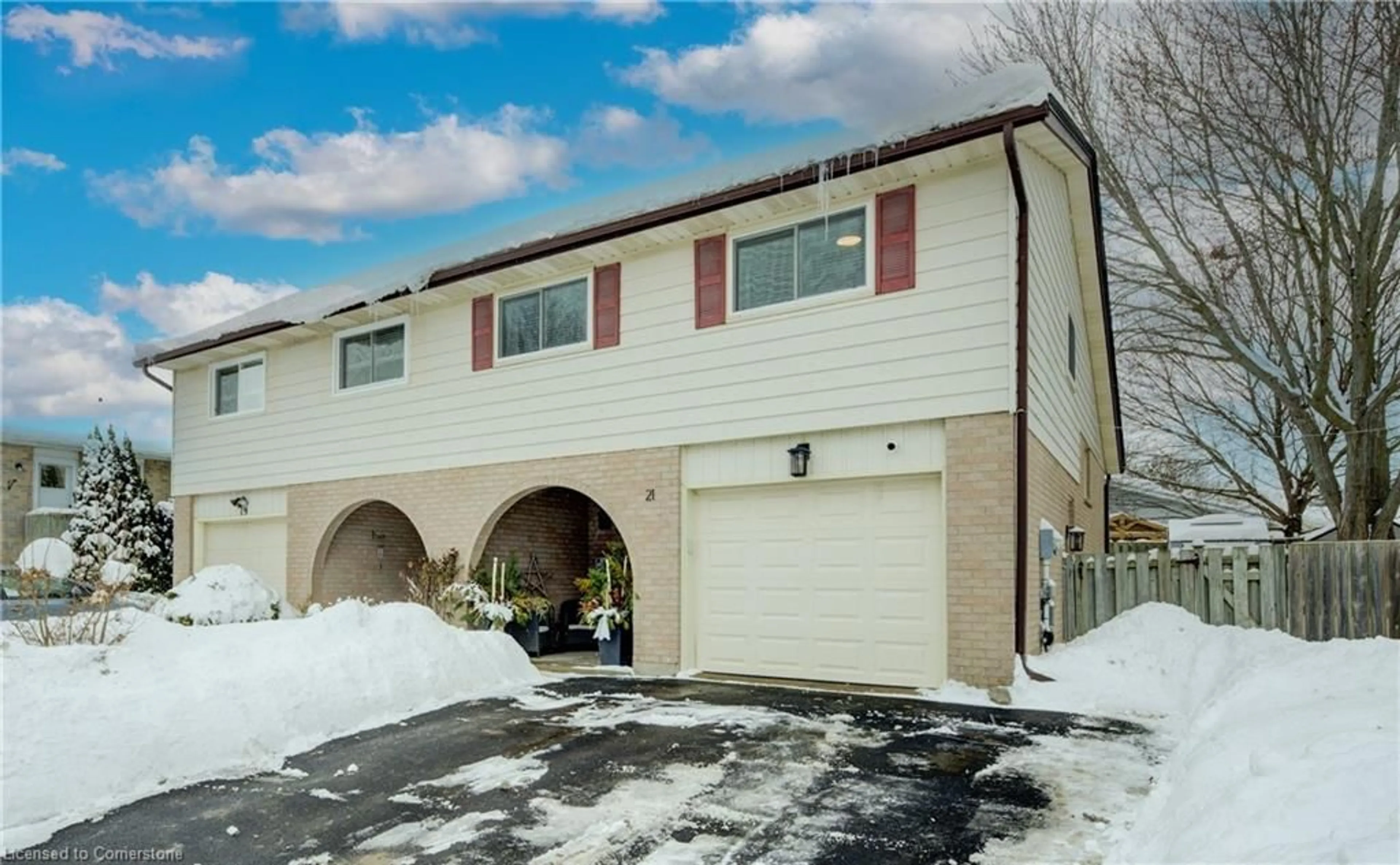 Indoor garage for 21 Highcroft Crt, Kitchener Ontario N2E 2N9