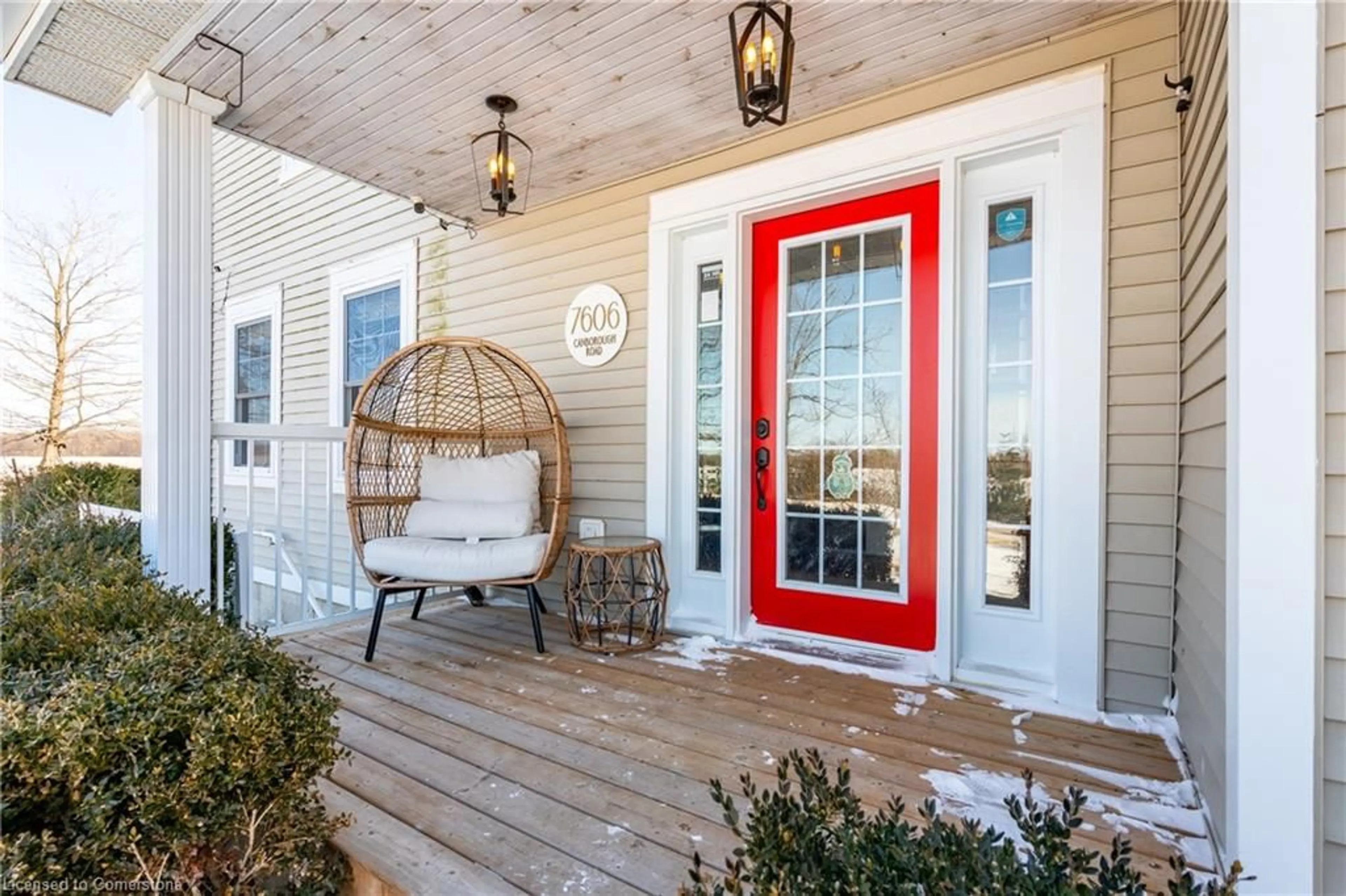 Indoor entryway for 7606 Canborough Rd, Dunnville Ontario N1A 2W1