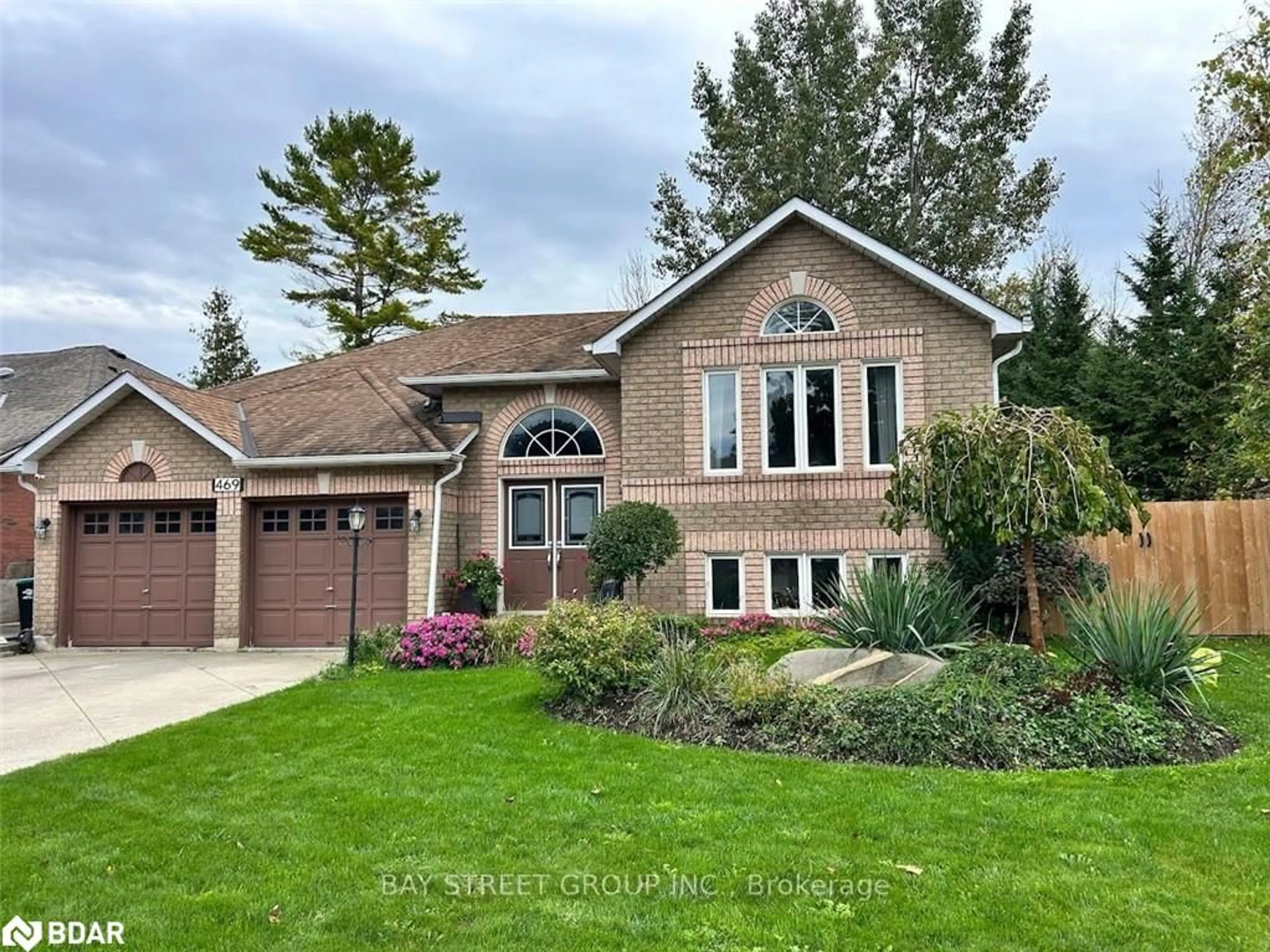 Home with brick exterior material, street for 469 Ramblewood Dr, Wasaga Beach Ontario L9Z 1P6