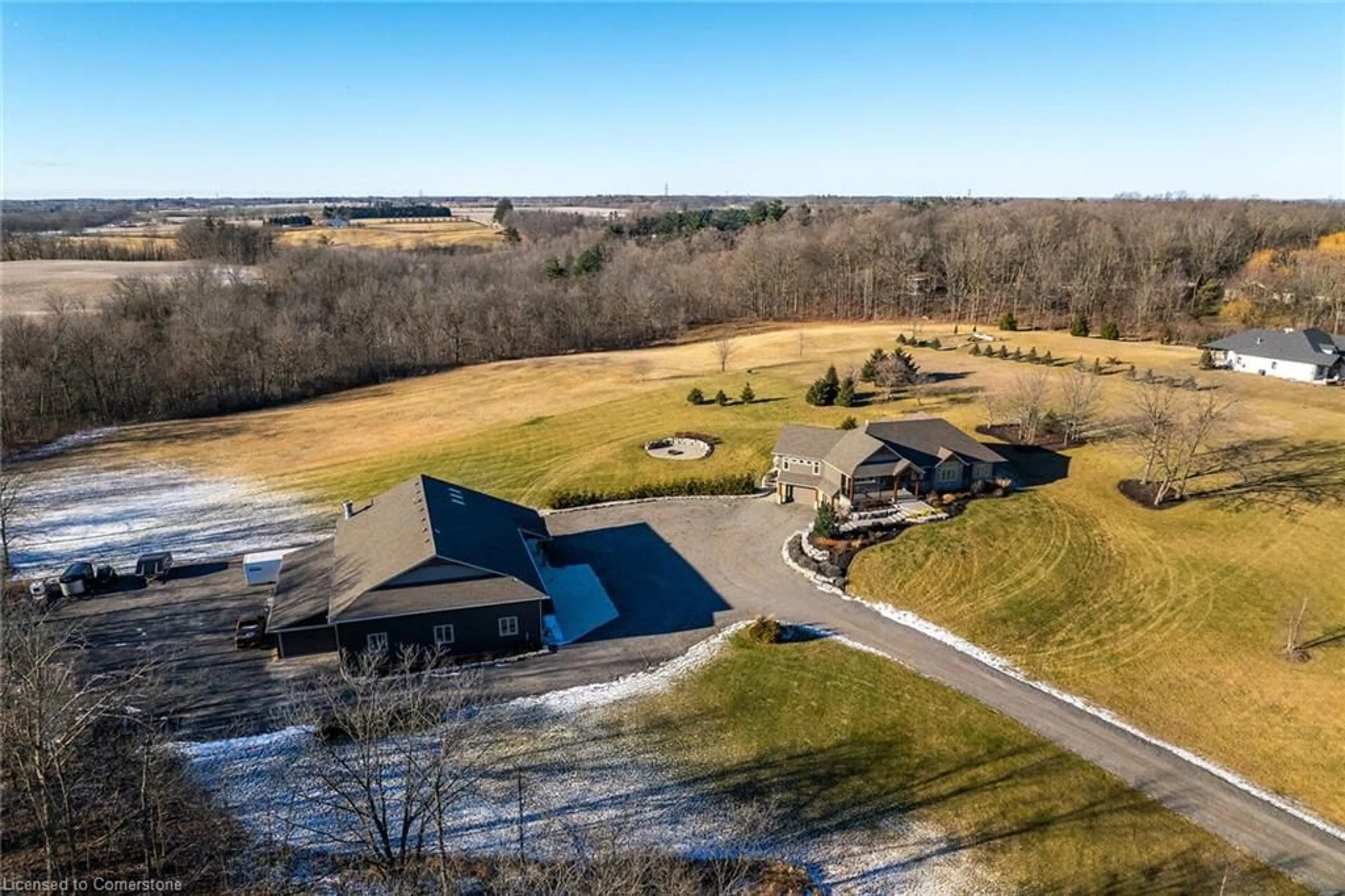 A pic from outside/outdoor area/front of a property/back of a property/a pic from drone, unknown for 309 Cockshutt Rd, Brantford Ontario N3T 0N3