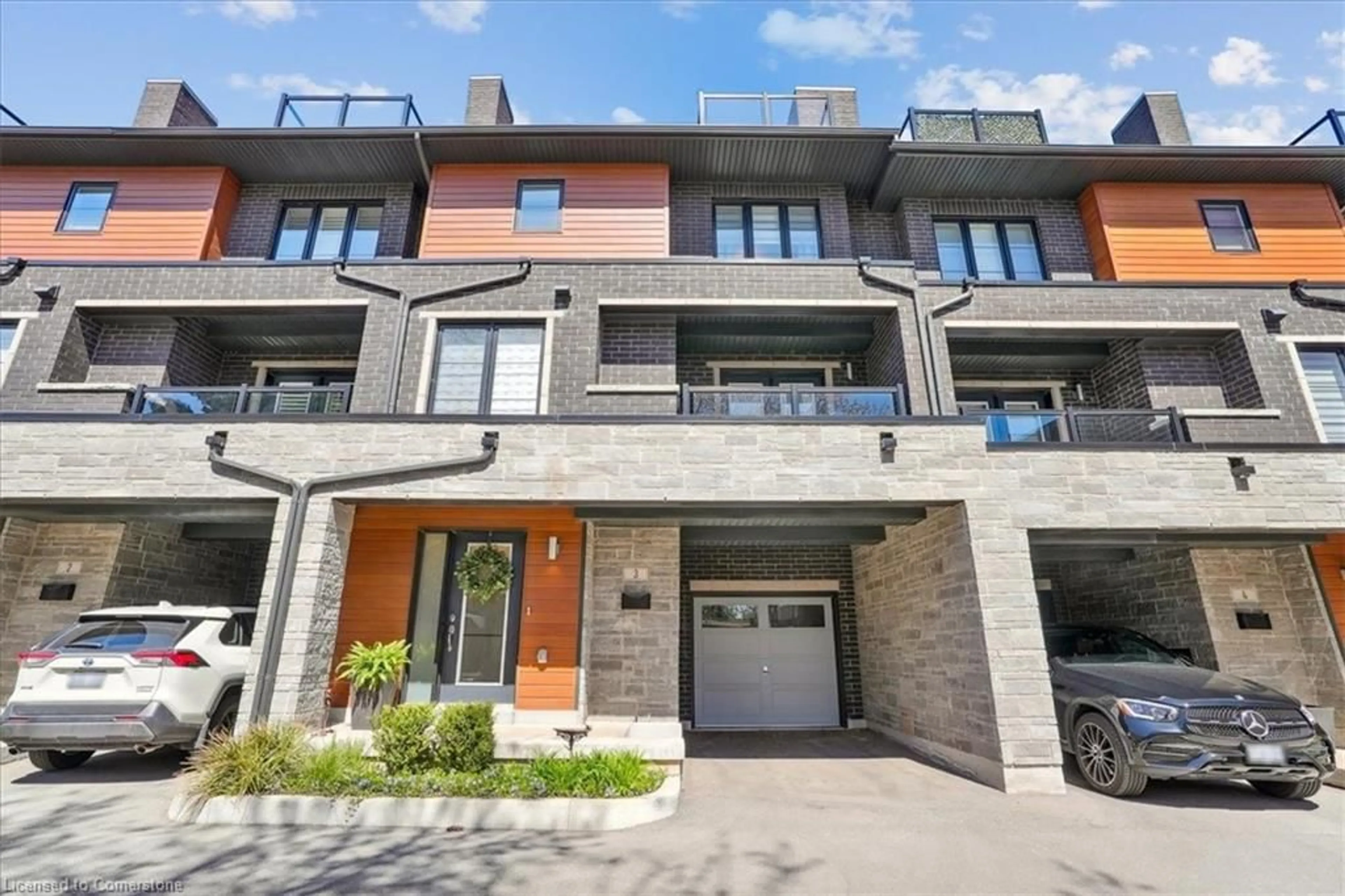 Home with brick exterior material, street for 2071 Ghent Ave #3, Burlington Ontario L7R 1Y4