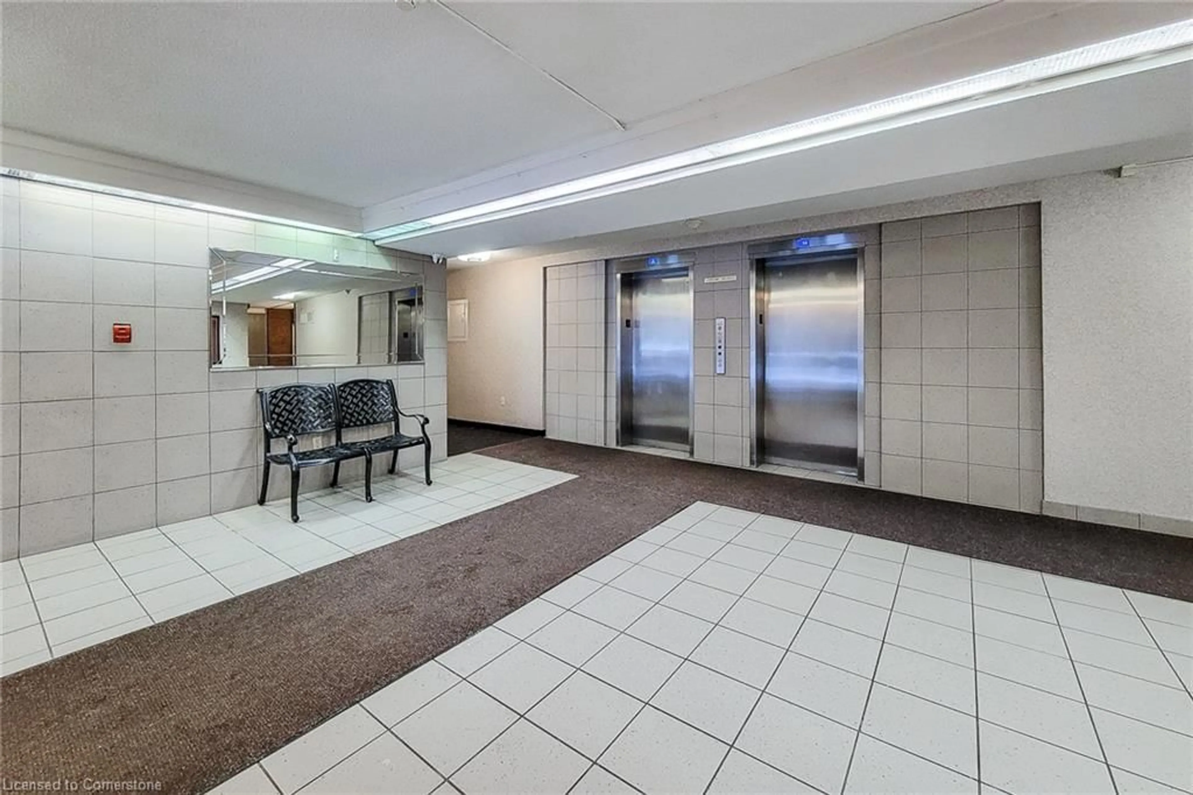 Indoor foyer for 1966 Main St #402, Hamilton Ontario L8S 1J6