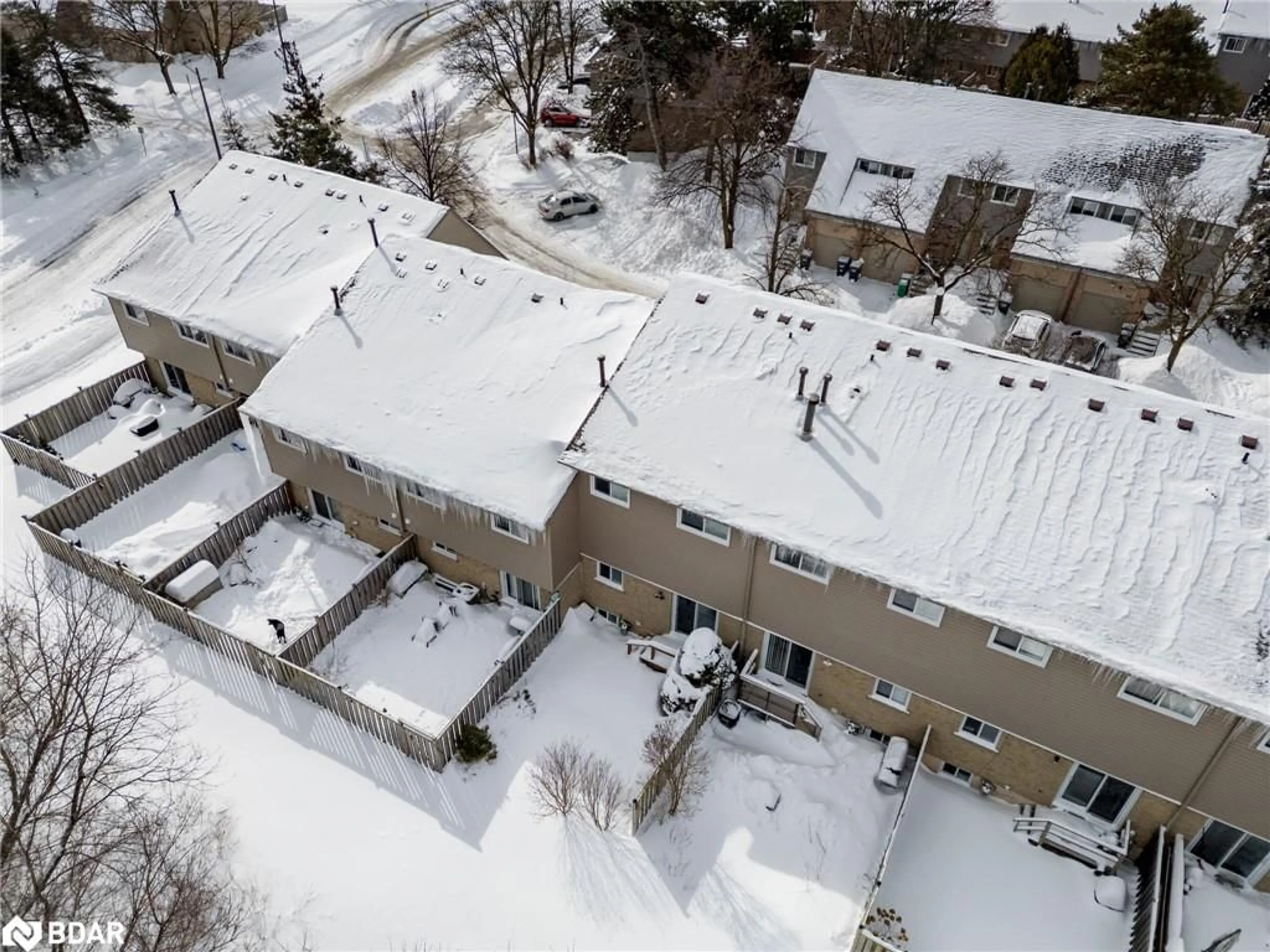 A pic from outside/outdoor area/front of a property/back of a property/a pic from drone, street for 46 Tara Park Cres, Brampton Ontario L6V 3E3