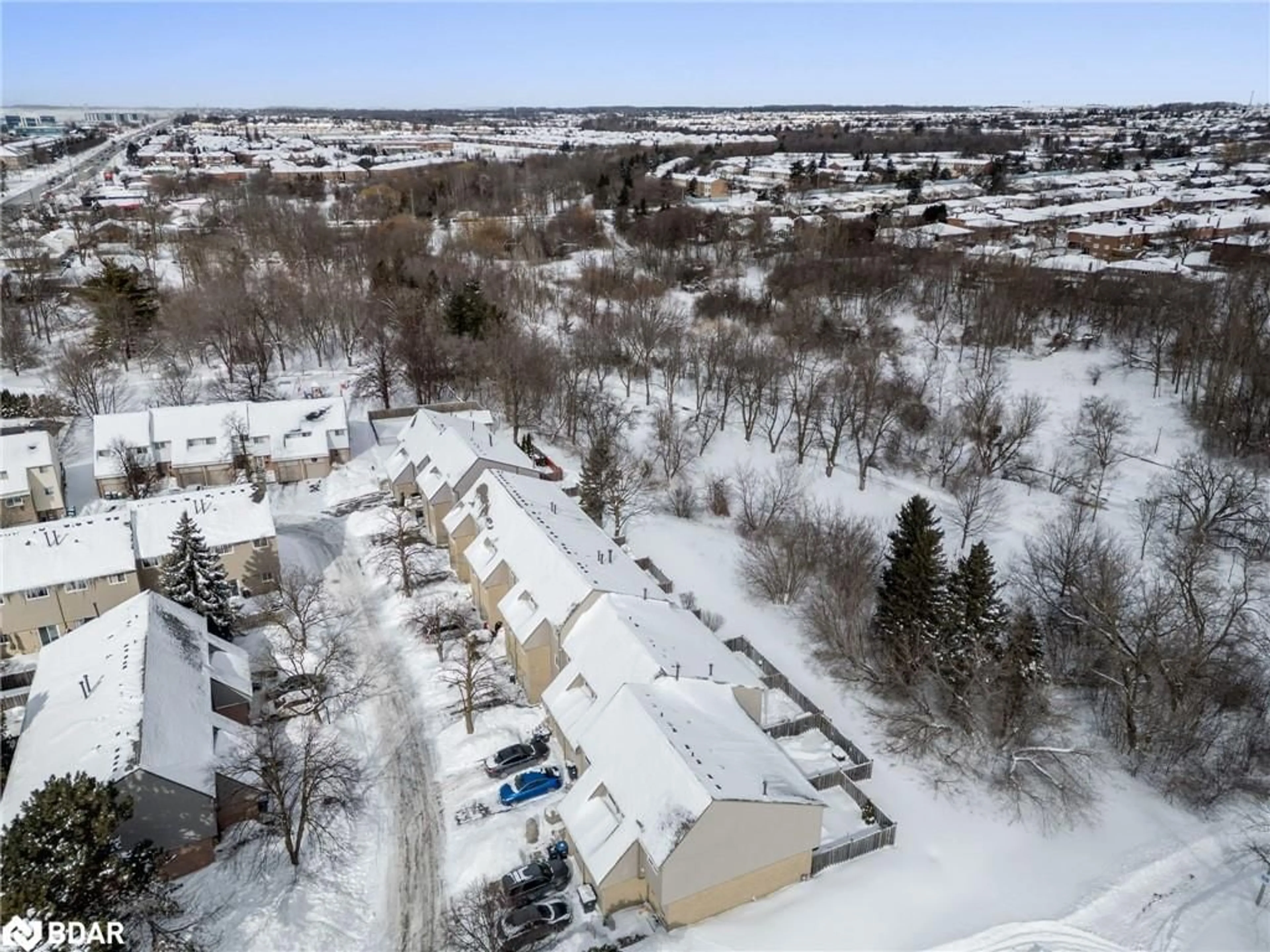 A pic from outside/outdoor area/front of a property/back of a property/a pic from drone, street for 46 Tara Park Cres, Brampton Ontario L6V 3E3