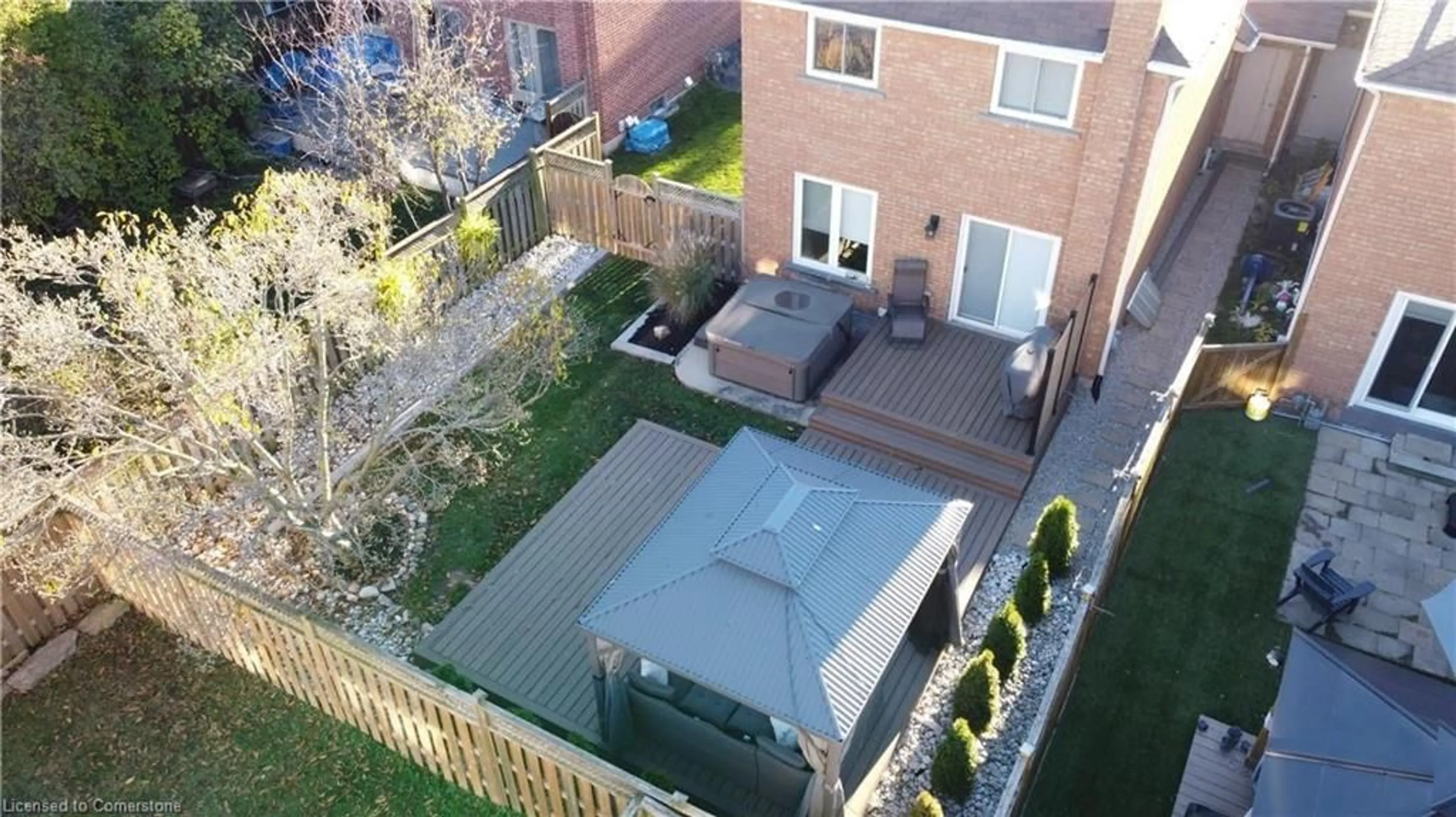 A pic from outside/outdoor area/front of a property/back of a property/a pic from drone, street for 633 Amelia Cres, Burlington Ontario L7L 6E6