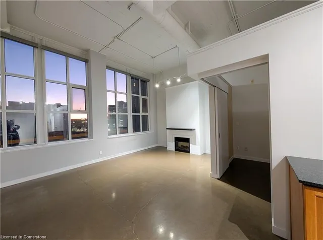 Additional property image - 404 King St Unit 316