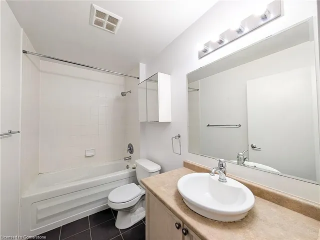 Additional property image - 404 King St Unit 316