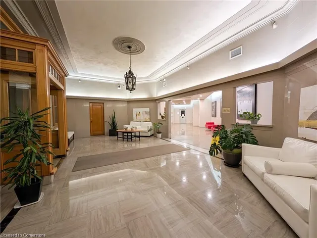 Additional property image - 404 King St Unit 316