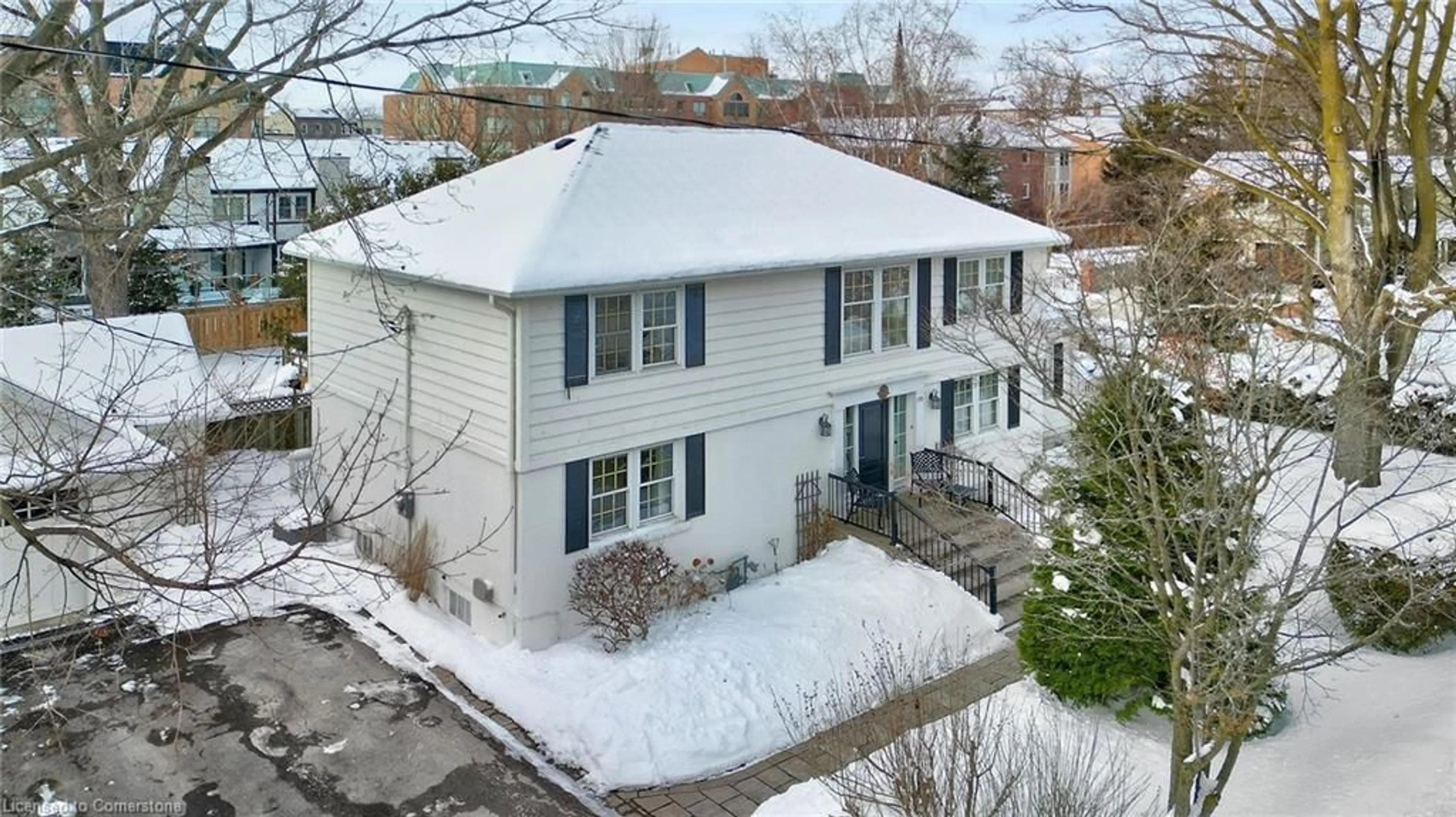 A pic from outside/outdoor area/front of a property/back of a property/a pic from drone, street for 195 William St, Oakville Ontario L6J 1C8
