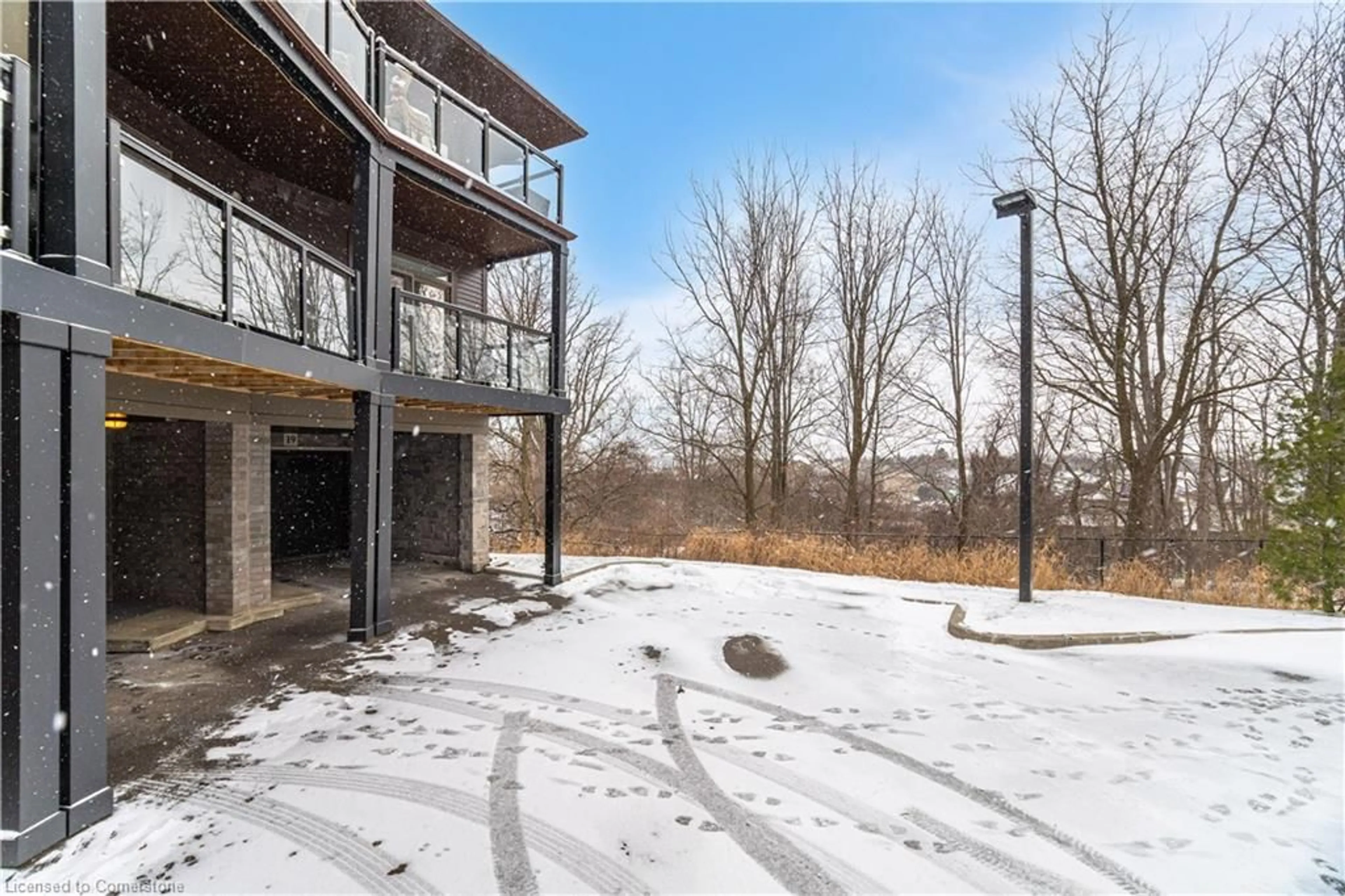 Patio, water/lake/river/ocean view for 23 Echovalley Dr #18, Hamilton Ontario L8J 0K4