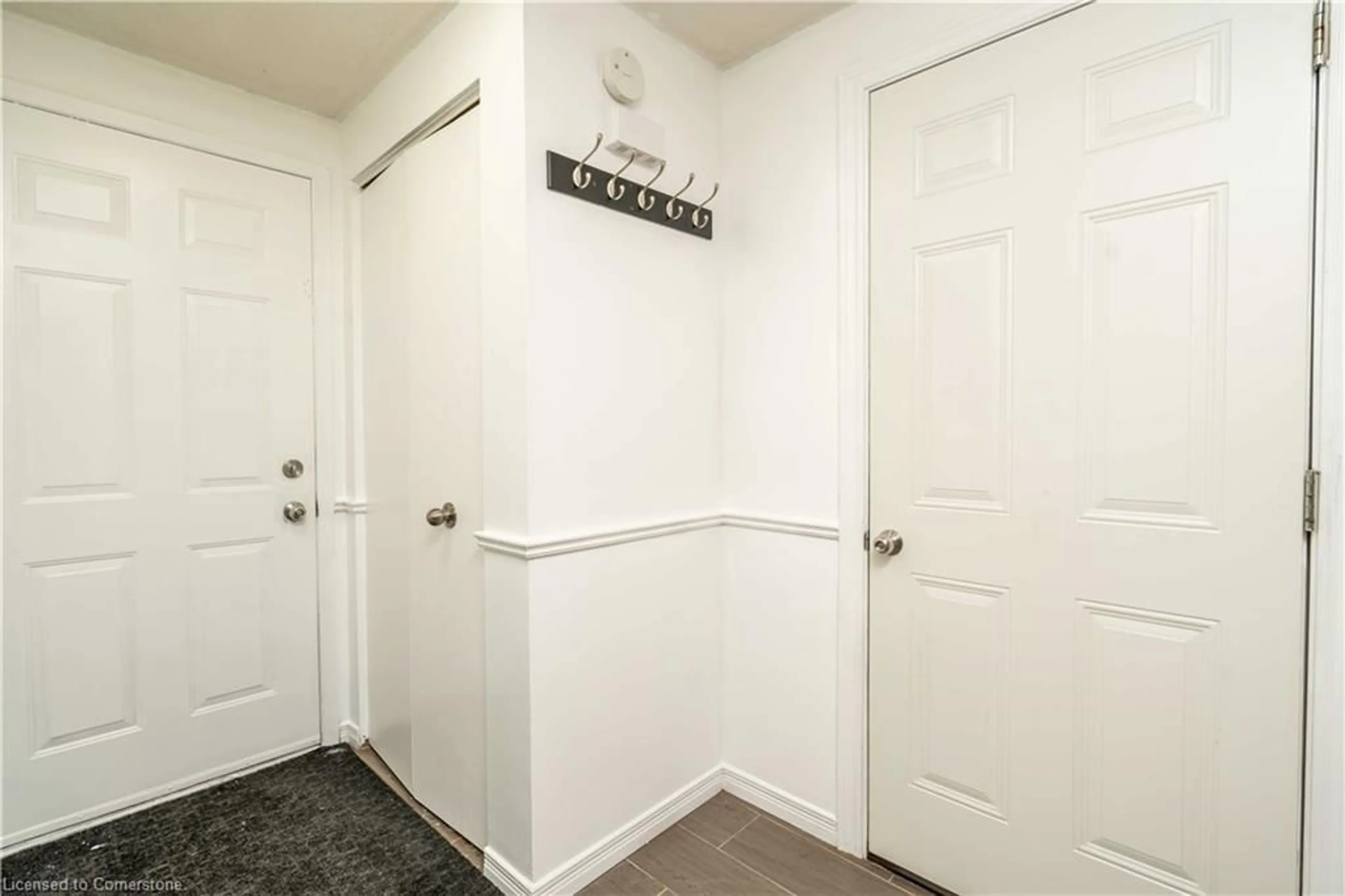 Indoor entryway for 2 Wildwood Pl, Guelph Ontario N1H 7X9