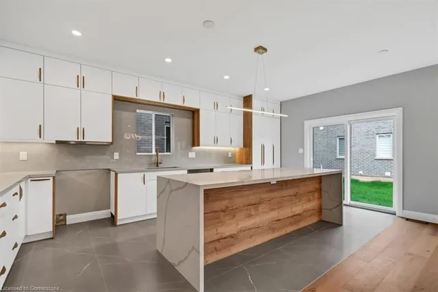 Additional property image - 382 B Southcote Rd