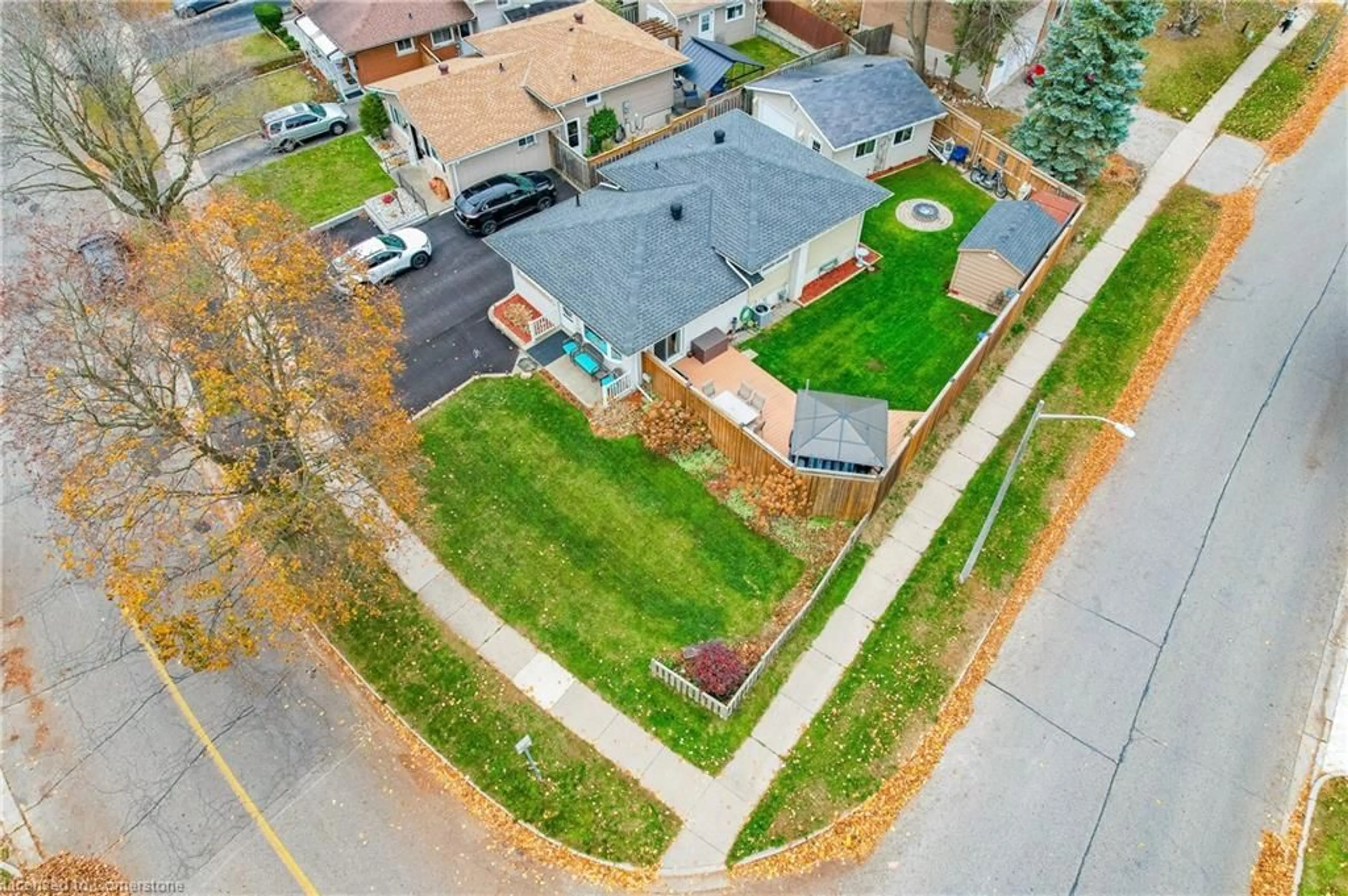 A pic from outside/outdoor area/front of a property/back of a property/a pic from drone, street for 5 Shea Cres, Kitchener Ontario N2E 1E7