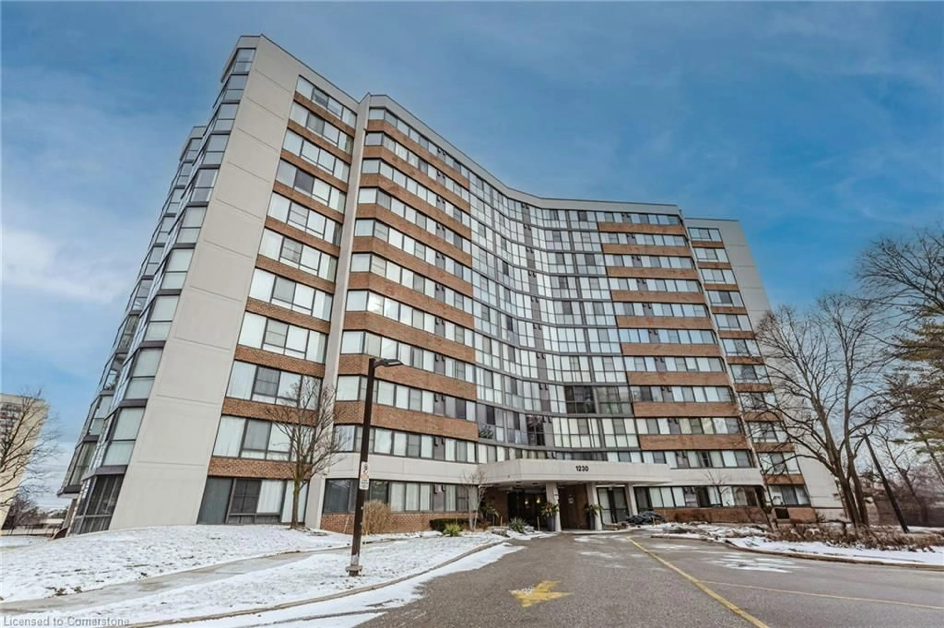 Indoor foyer for 1230 Marlborough Crt #210, Oakville Ontario L6H 3K6