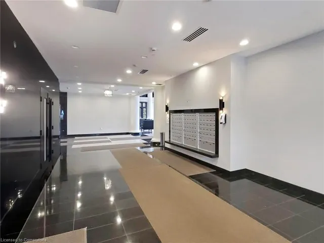 Additional property image - 112 King St Unit 606