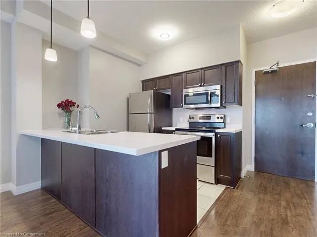 Additional property image - 112 King St Unit 606