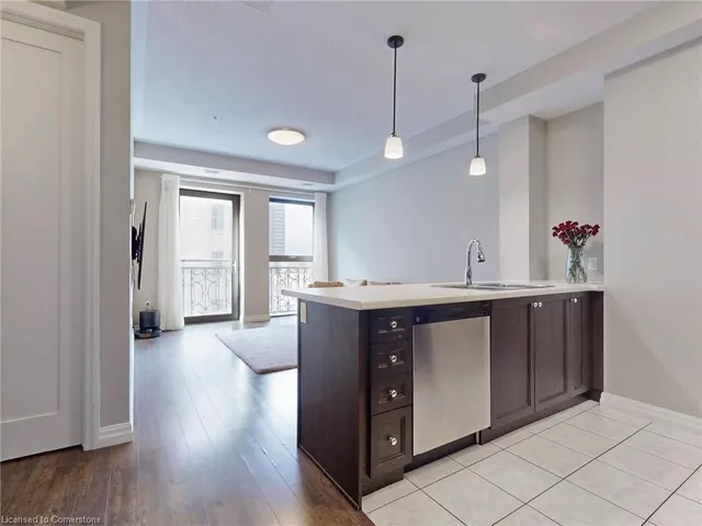 Additional property image - 112 King St Unit 606