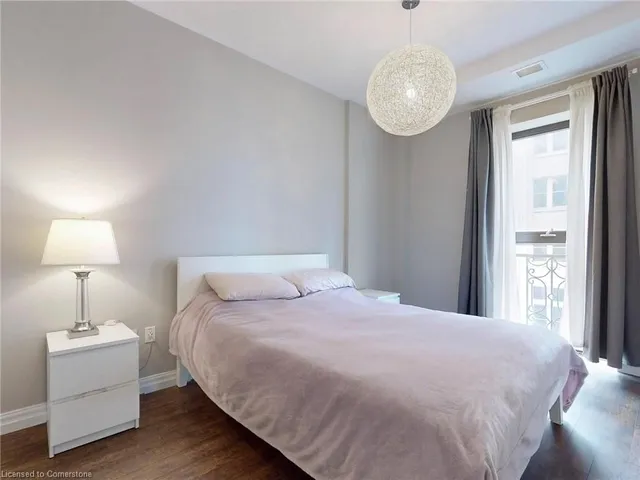Additional property image - 112 King St Unit 606