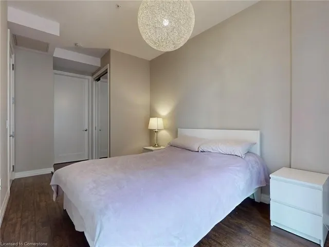 Additional property image - 112 King St Unit 606