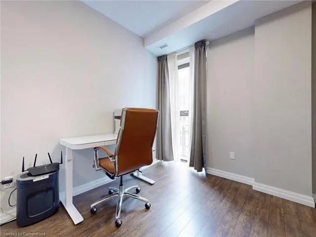 Additional property image - 112 King St Unit 606