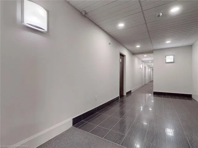 Additional property image - 112 King St Unit 606