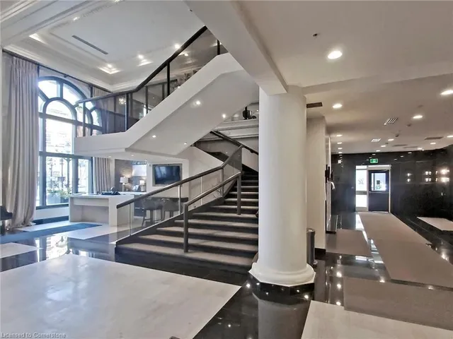 Additional property image - 112 King St Unit 606