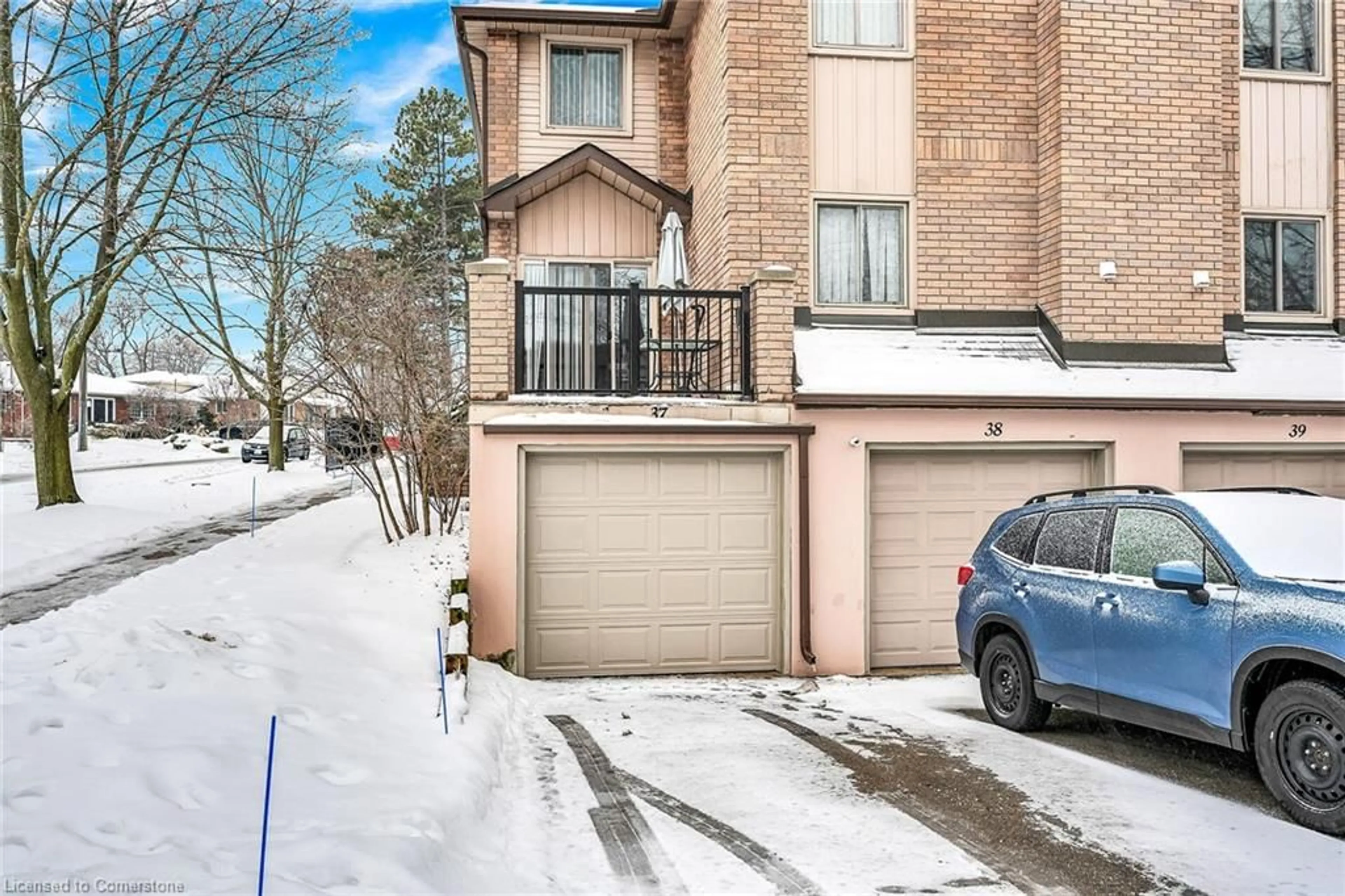 A pic from outside/outdoor area/front of a property/back of a property/a pic from drone, street for 38 Elora Dr #37, Hamilton Ontario L9C 7L5