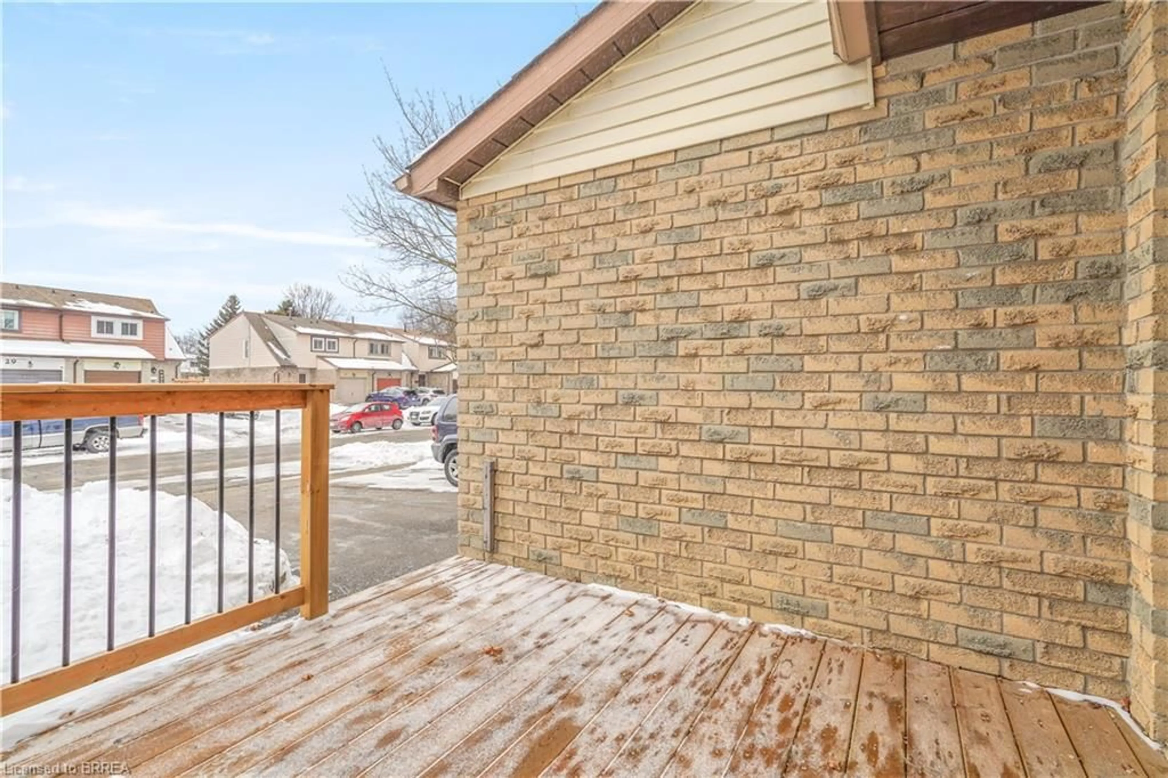 Patio, street for 32 Parkside Dr, Paris Ontario N3L 3S7