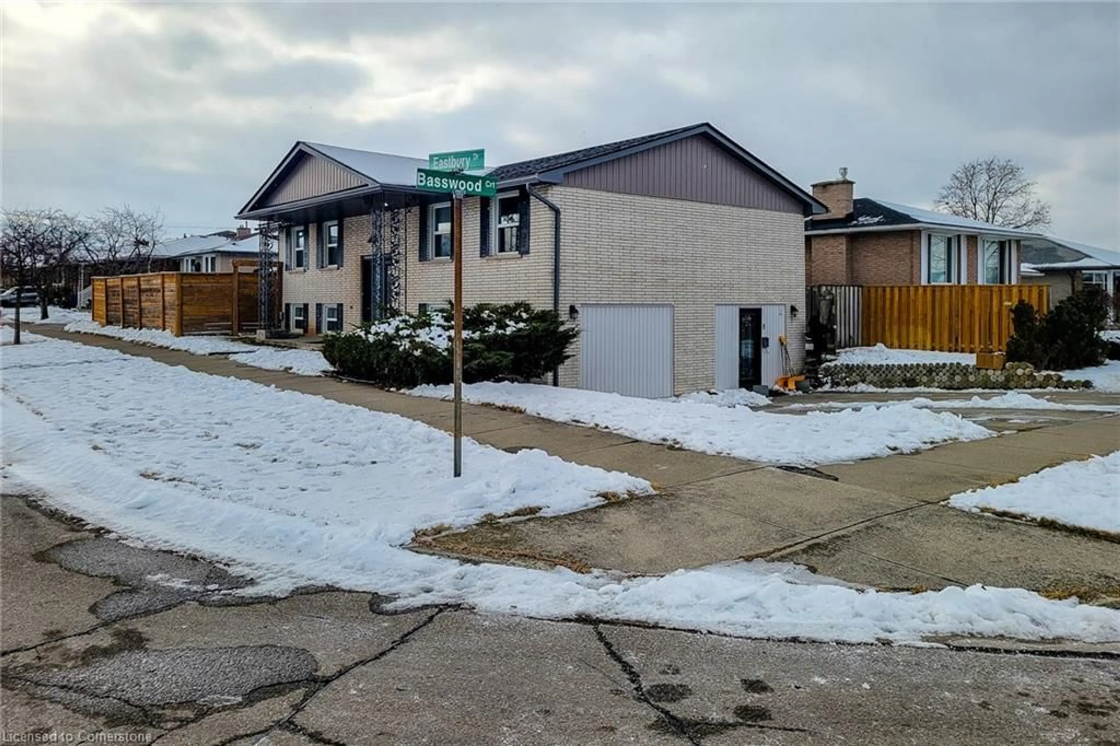 Unknown for 8 Basswood Crt, Stoney Creek Ontario L8E 2V1