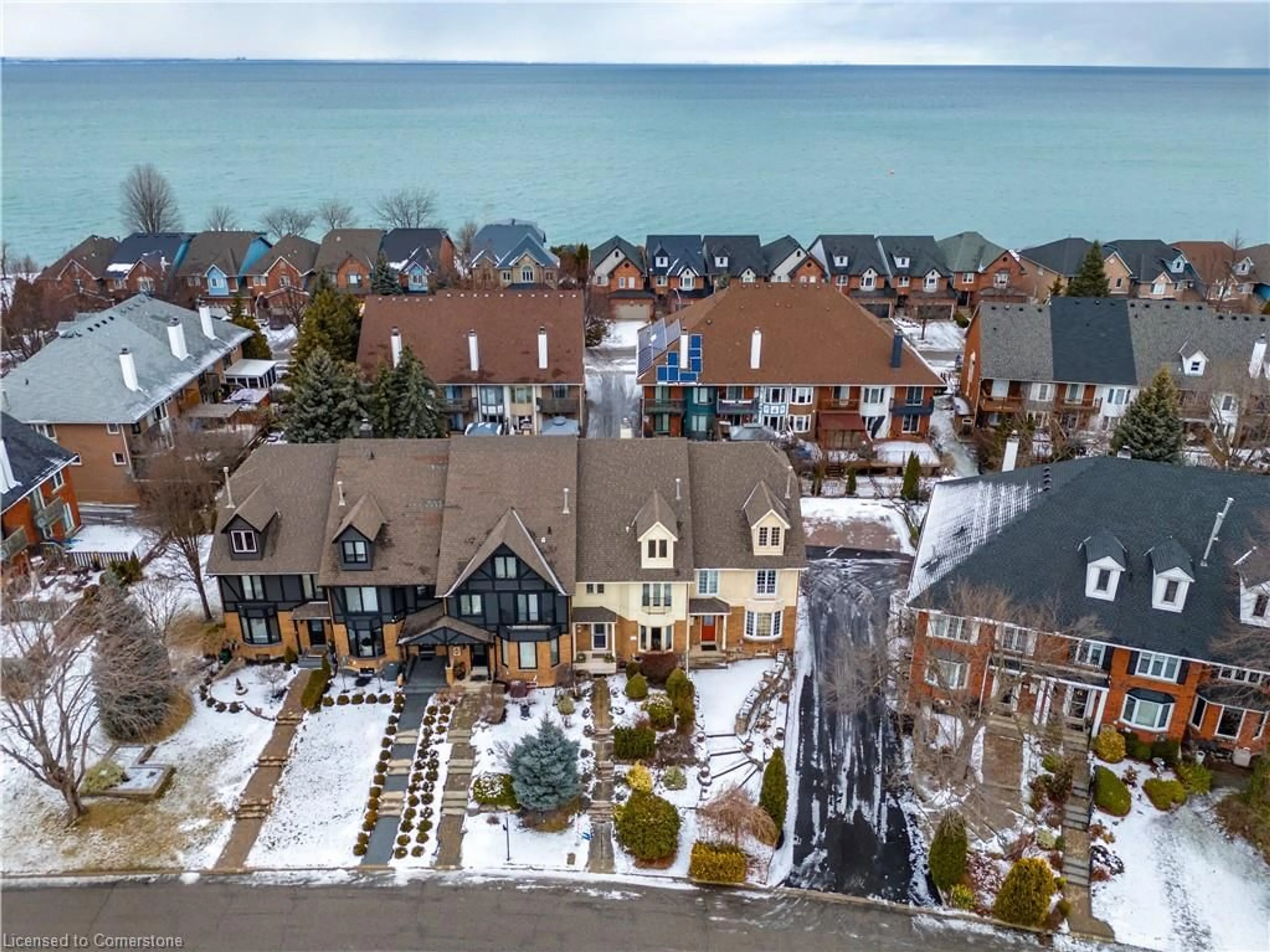 A pic from outside/outdoor area/front of a property/back of a property/a pic from drone, city buildings view from balcony for 11 Harbour Dr, Stoney Creek Ontario L8E 4Z4