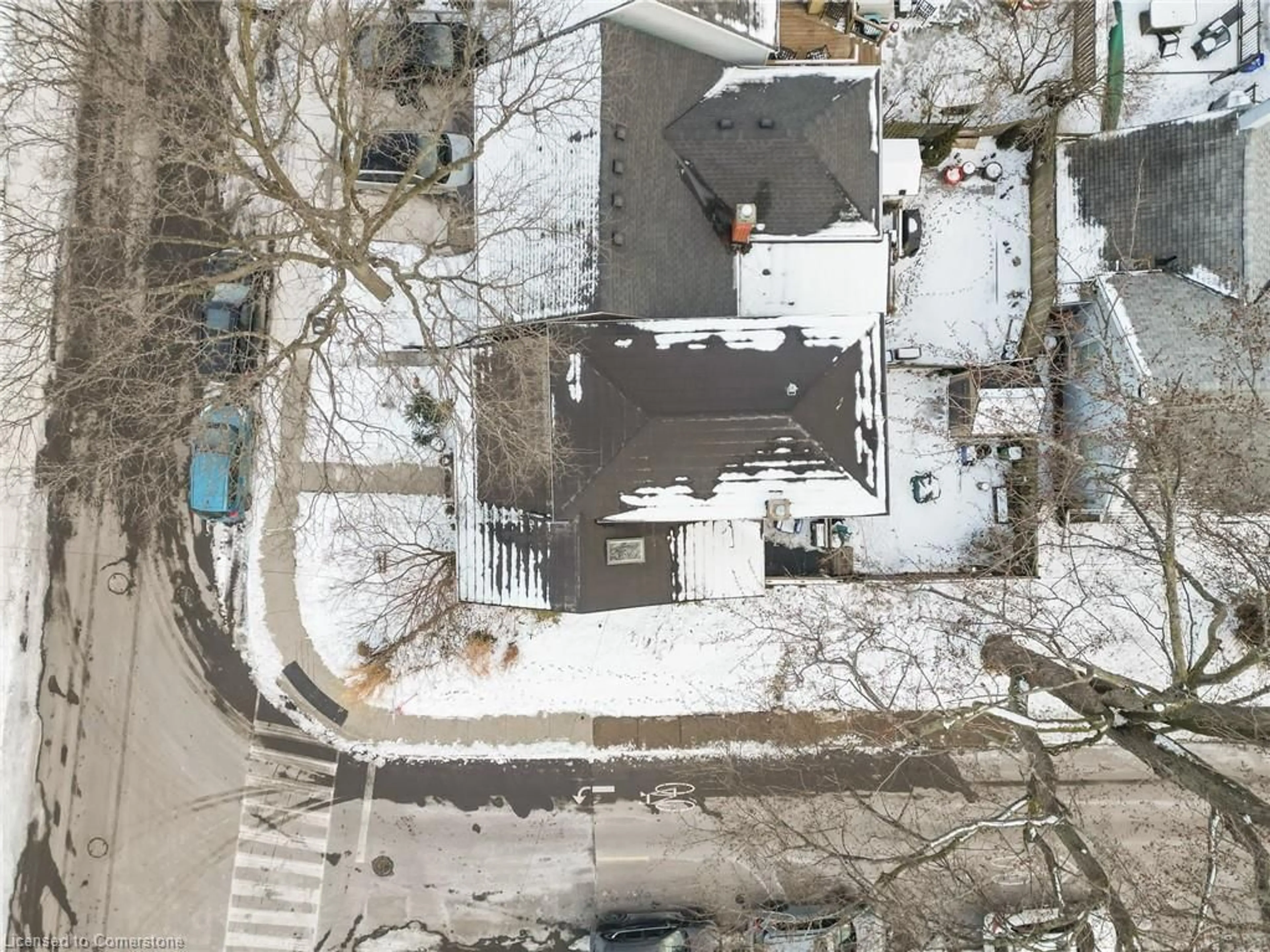 A pic from outside/outdoor area/front of a property/back of a property/a pic from drone, unknown for 35 Jones St, Hamilton Ontario L8R 1X7