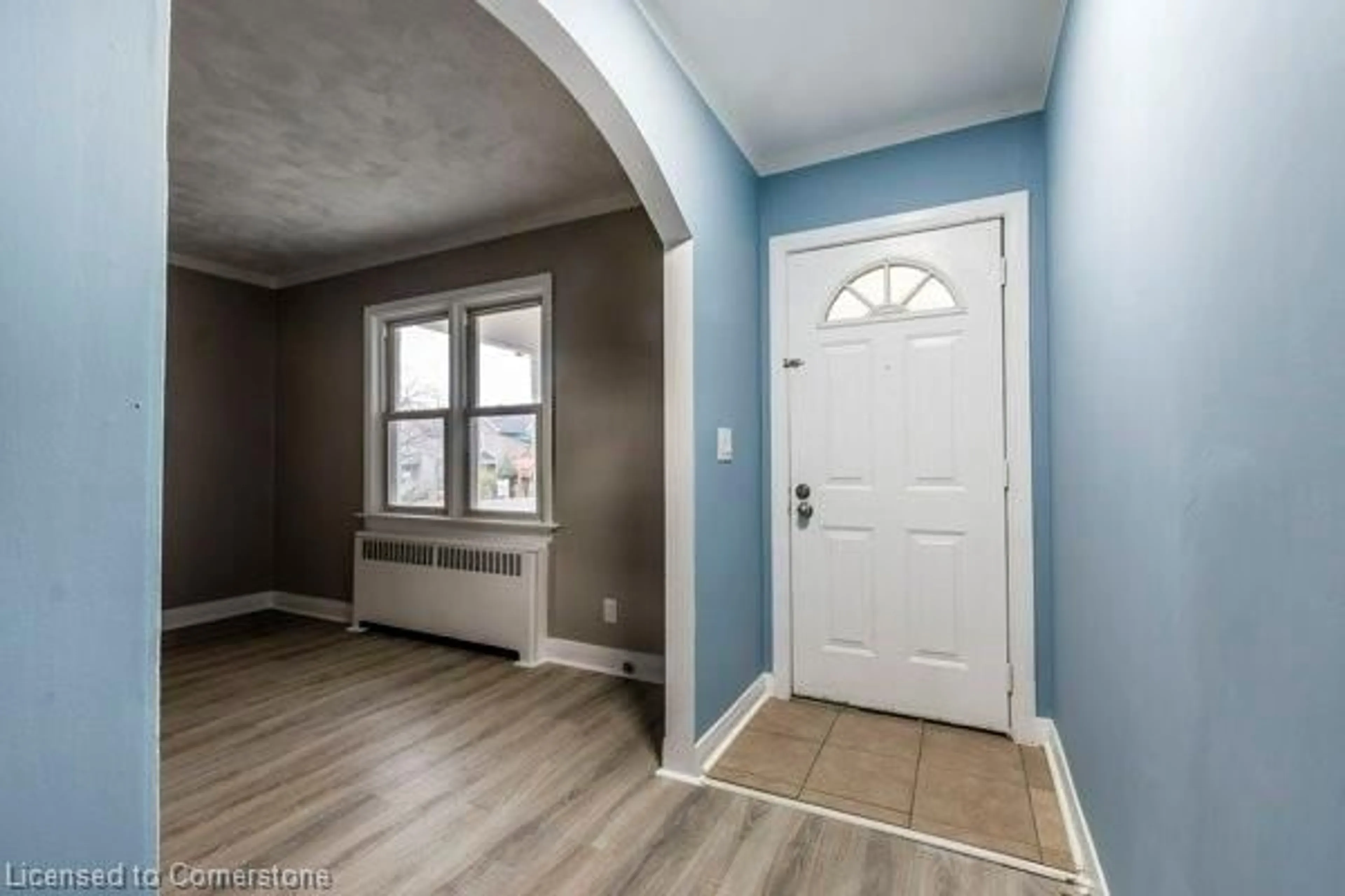 Indoor entryway for 196 Ross St, Welland Ontario L3B 2N3